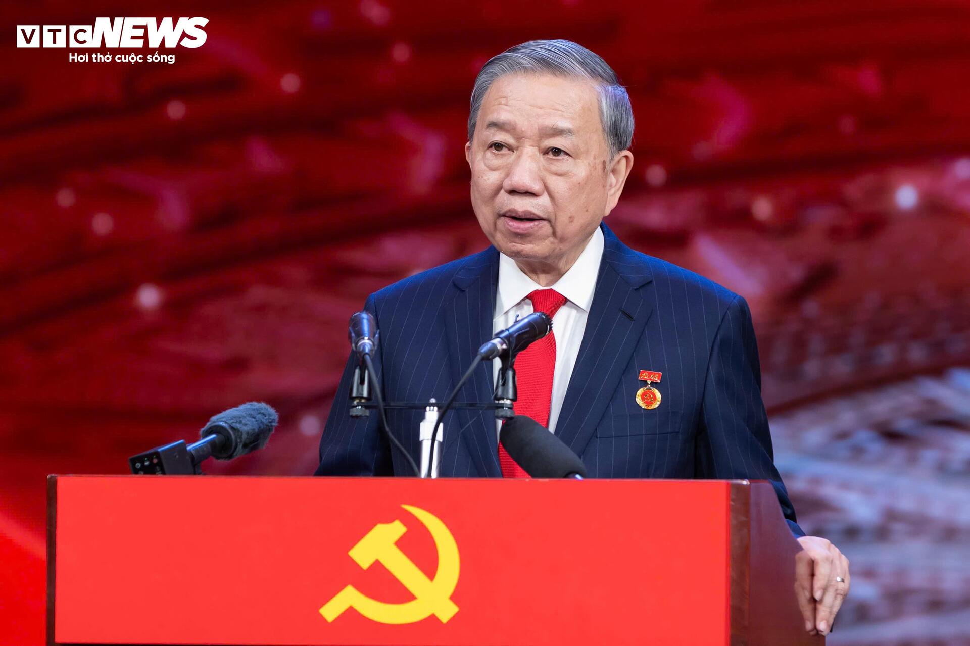 Toàn cảnh Lễ tuyên dương Bí thư chi bộ xuất sắc và trao giải Búa liềm Vàng 2025 - 4