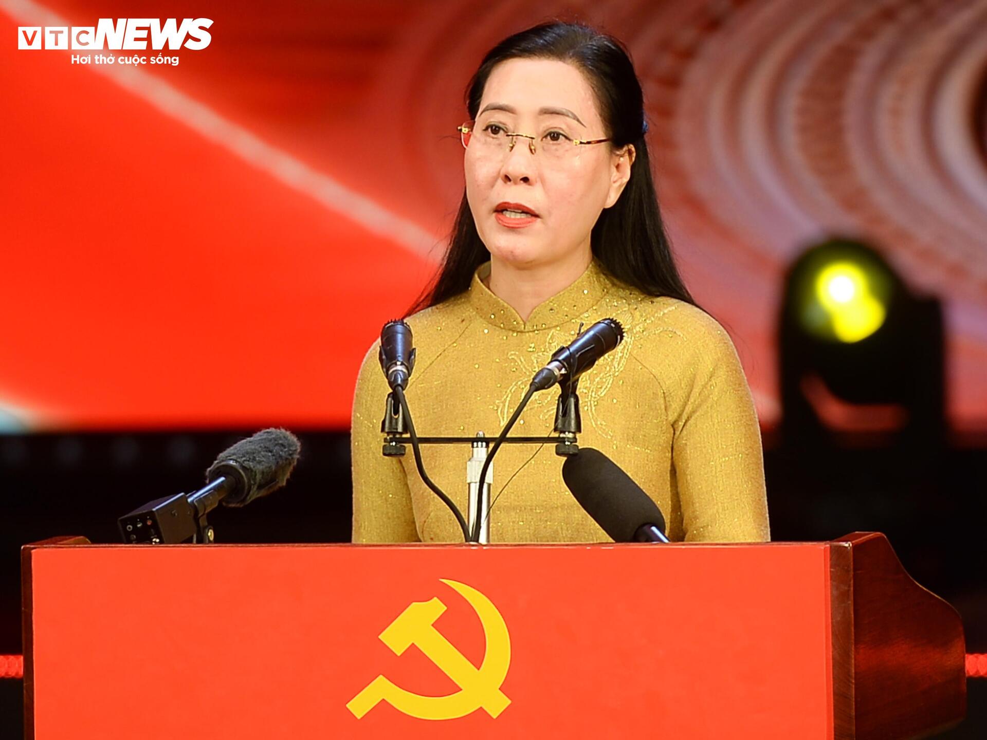 Toàn cảnh Lễ tuyên dương Bí thư chi bộ xuất sắc và trao giải Búa liềm Vàng 2025 - 6