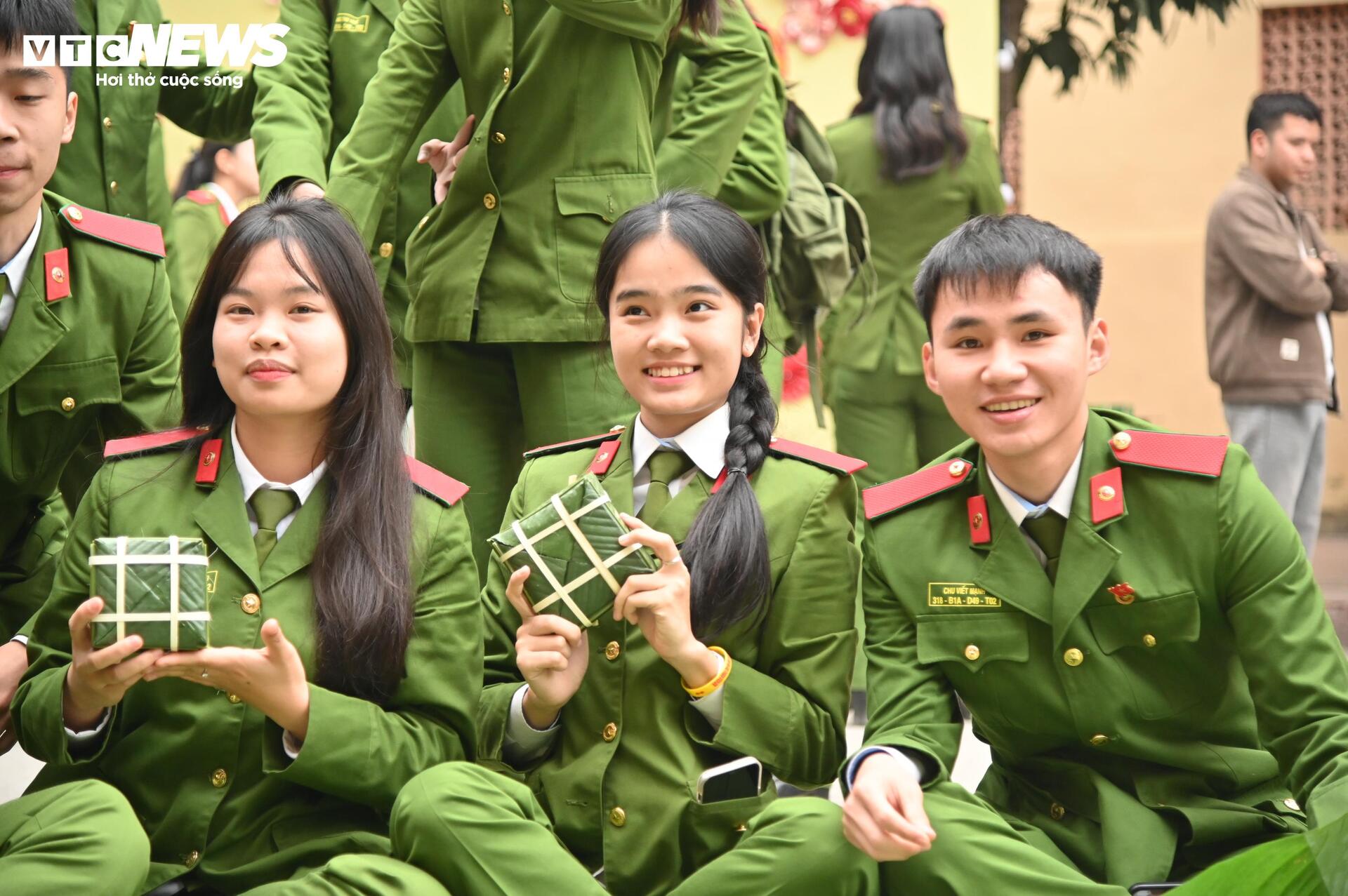 'Chuyến xe mùa xuân' chở học viên Học viện Cảnh sát Nhân dân về quê đón Tết - 13