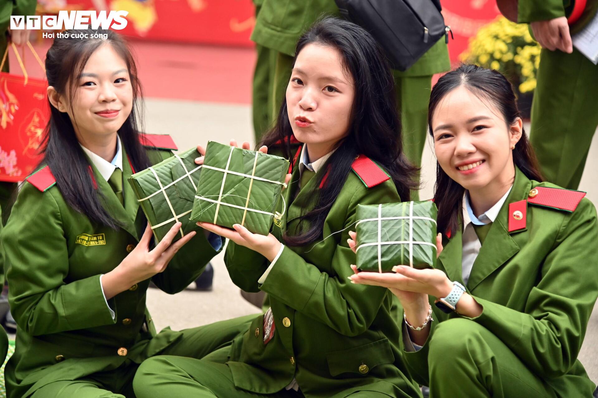 'Chuyến xe mùa xuân' chở học viên Học viện Cảnh sát Nhân dân về quê đón Tết - 12