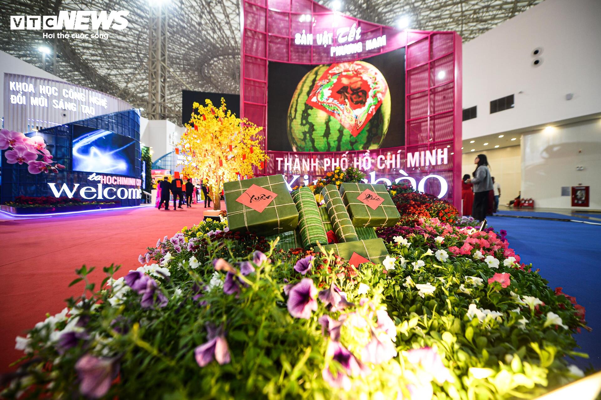 Đi hội chợ sắm Tết, khách còn được du xuân xuyên Việt - 4