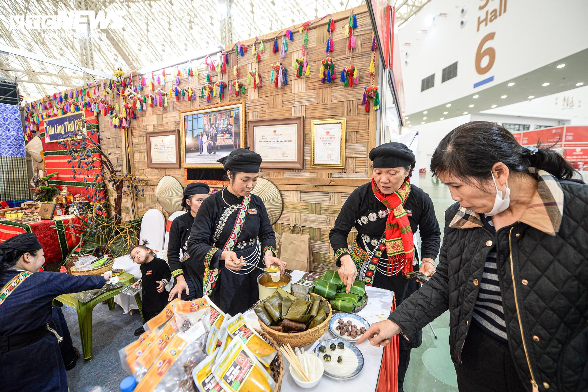 Đi hội chợ sắm Tết, khách còn được du xuân xuyên Việt - 16