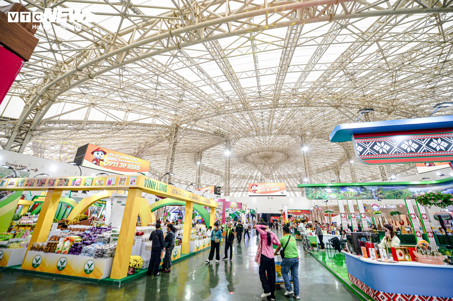 Đi hội chợ sắm Tết, khách còn được du xuân xuyên Việt - 17