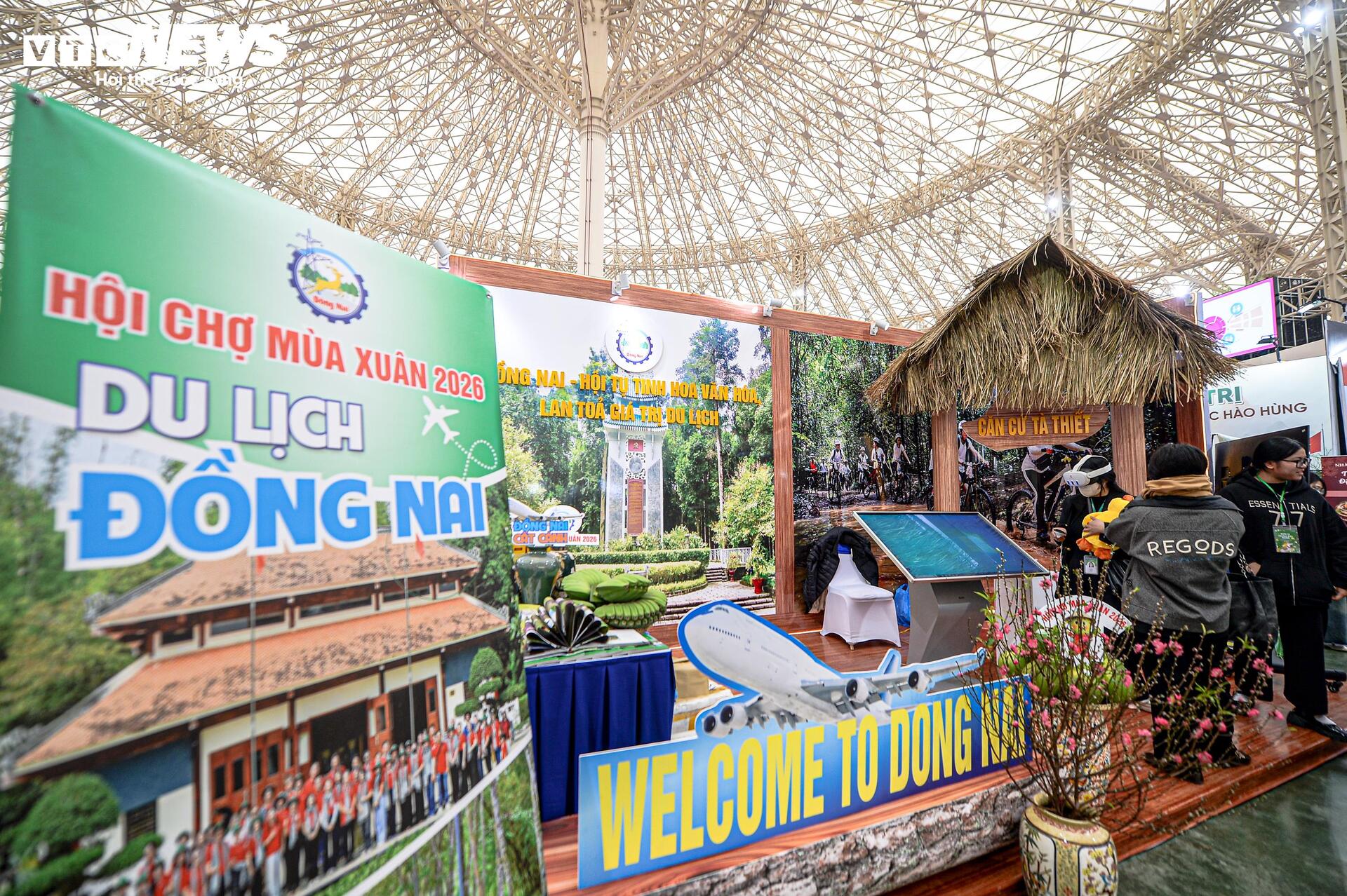 Đi hội chợ sắm Tết, khách còn được du xuân xuyên Việt - 13