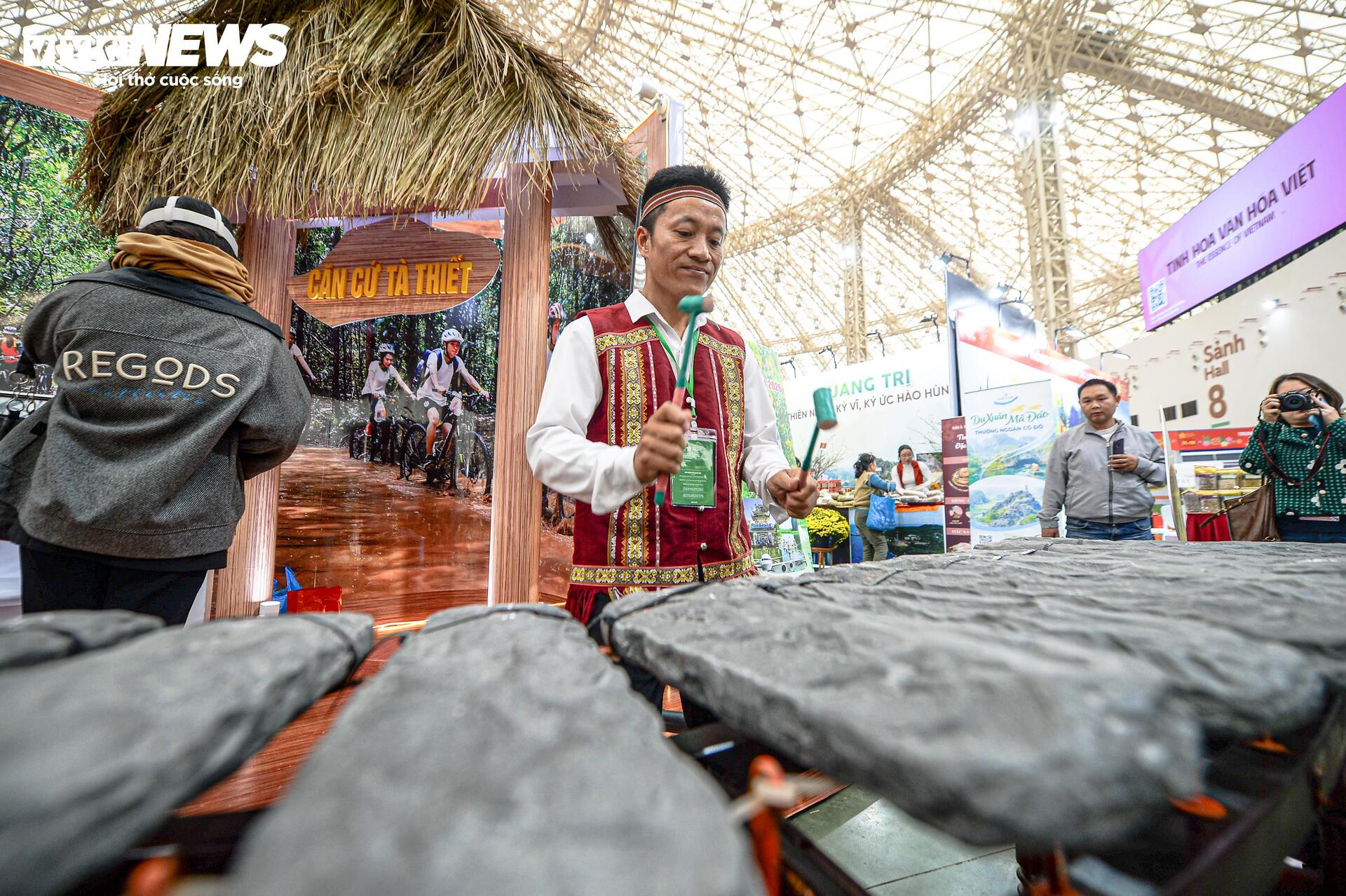 Đi hội chợ sắm Tết, khách còn được du xuân xuyên Việt - 12