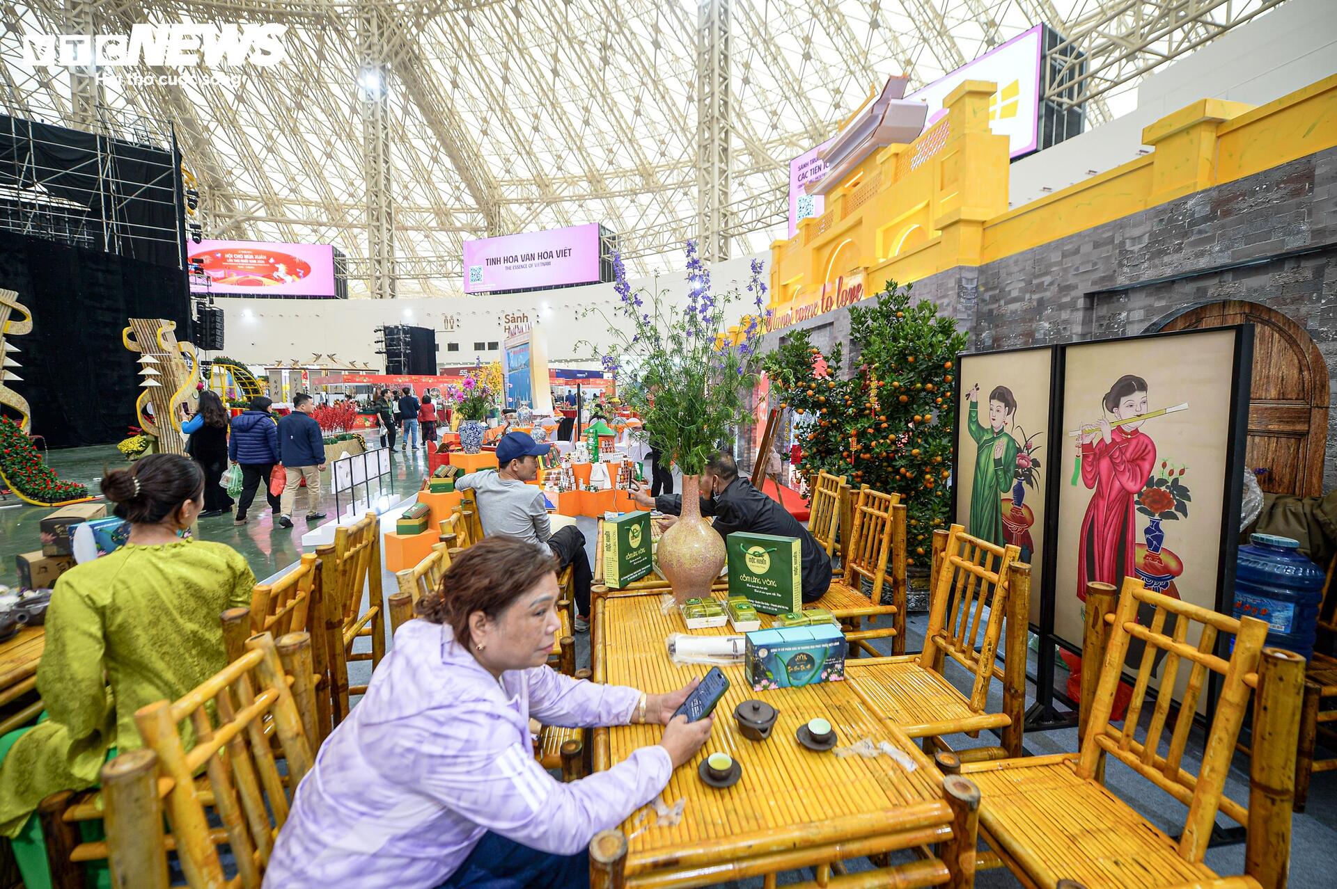 Đi hội chợ sắm Tết, khách còn được du xuân xuyên Việt - 15