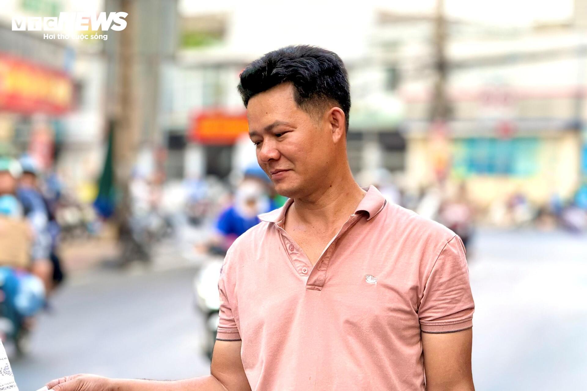 Từ thấp thỏm ế ẩm, tiểu thương bán đồ trang trí Tết nay làm không kịp nghỉ - 5