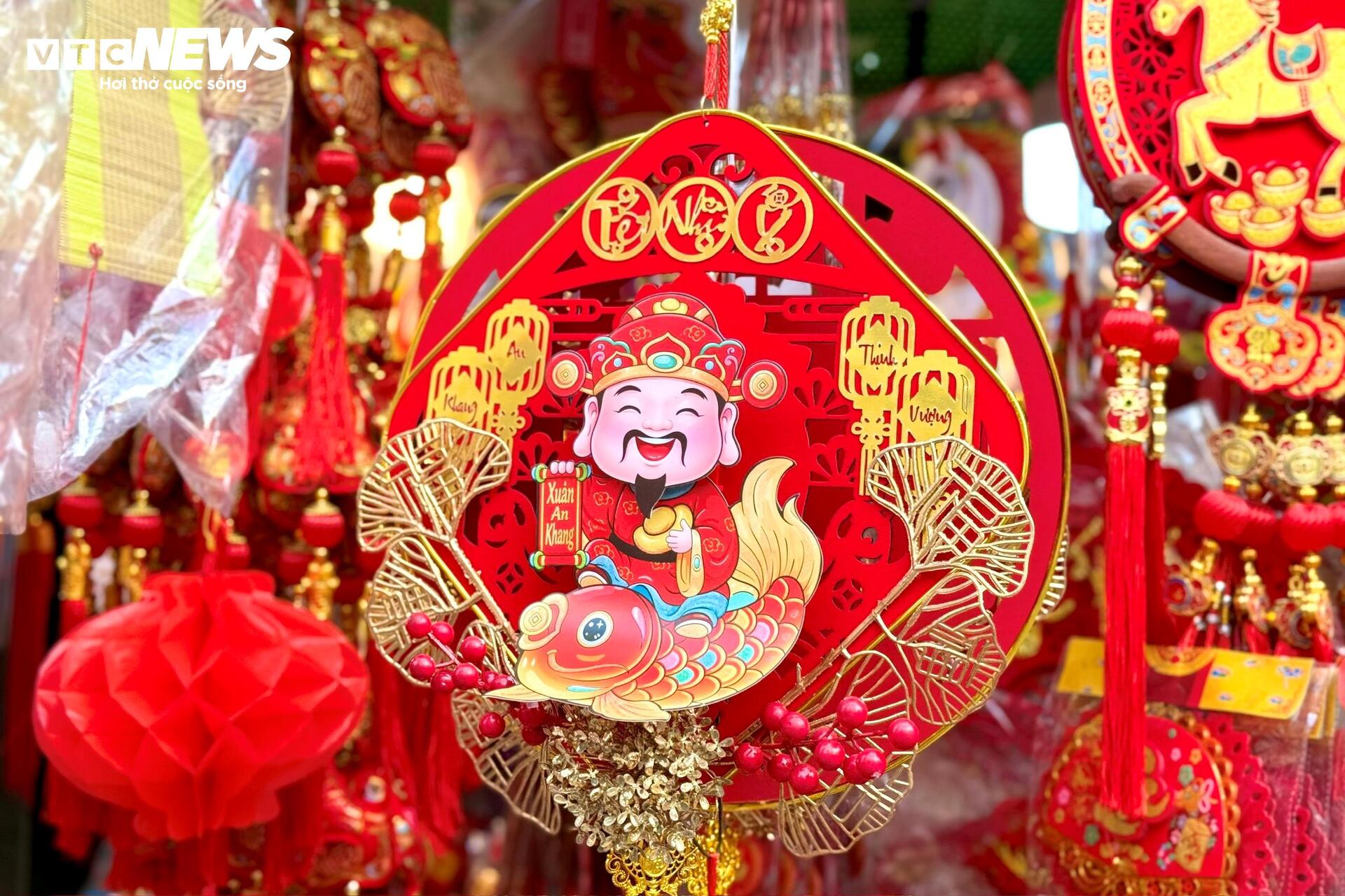 Từ thấp thỏm ế ẩm, tiểu thương bán đồ trang trí Tết nay làm không kịp nghỉ - 17