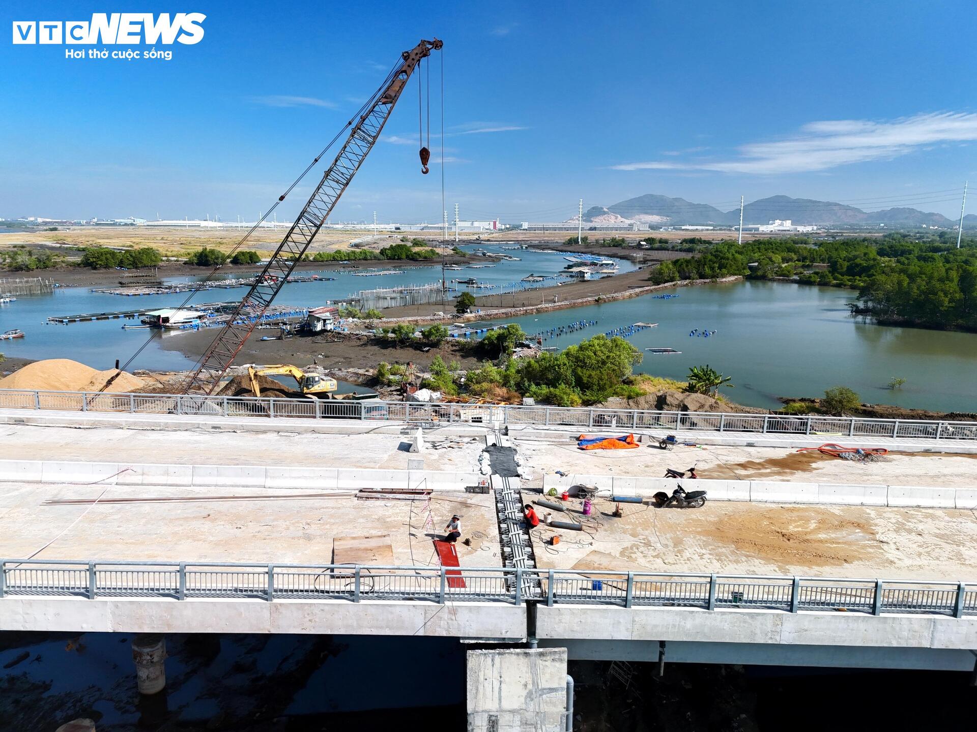 Hiện trạng đường nối siêu cảng Cái Mép với khu công nghiệp ở TP.HCM - Ảnh 9.