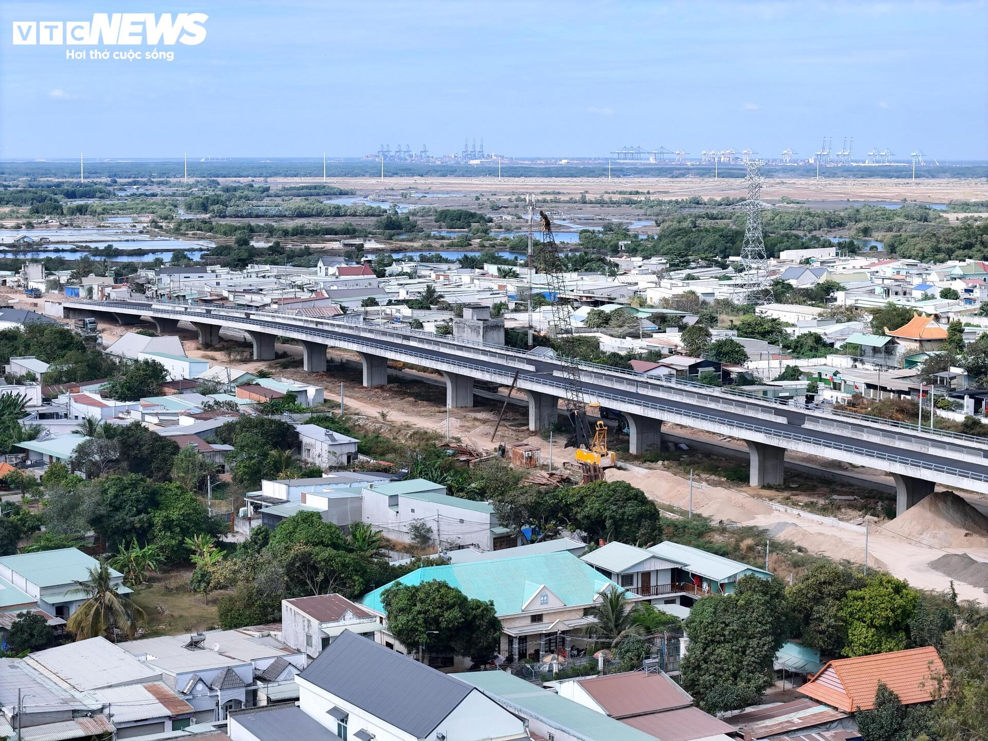 Hiện trạng đường nối siêu cảng Cái Mép với khu công nghiệp ở TP.HCM - Ảnh 12.