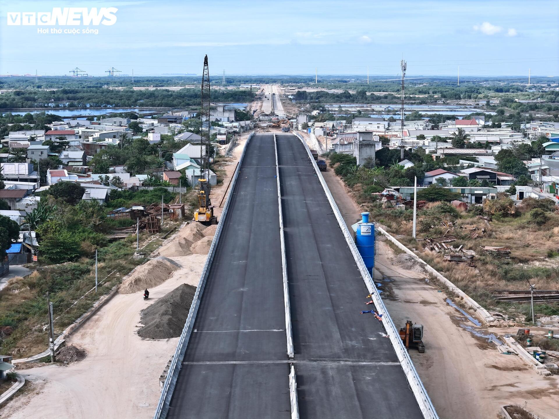 Hiện trạng đường nối siêu cảng Cái Mép với khu công nghiệp ở TP.HCM - Ảnh 7.