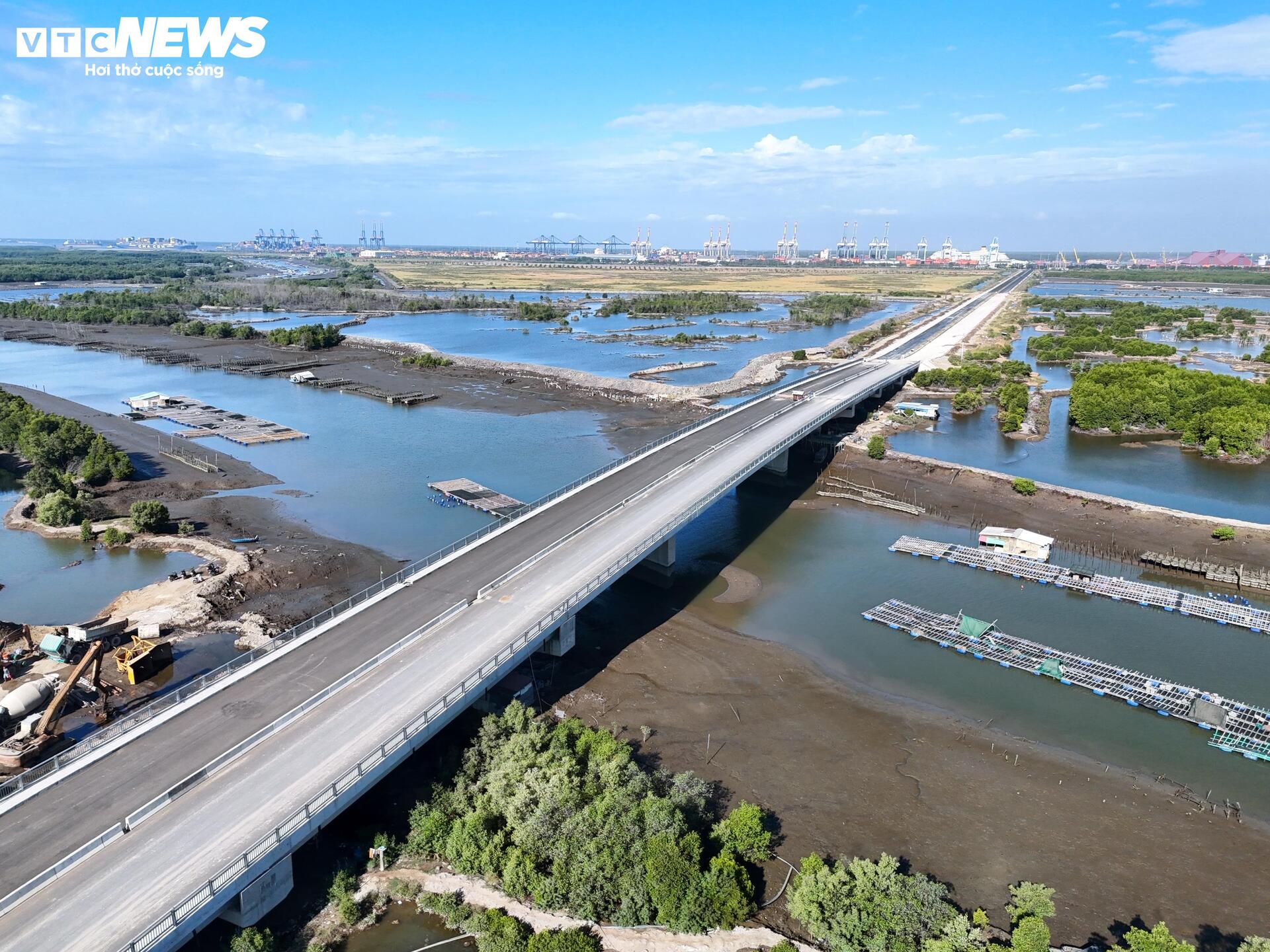 Hiện trạng đường nối siêu cảng Cái Mép với khu công nghiệp ở TP.HCM - Ảnh 2.