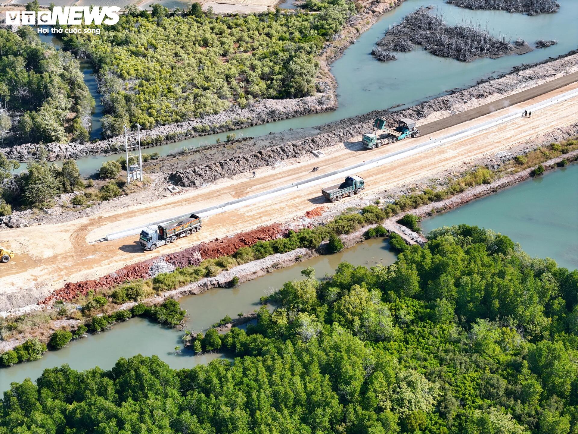 Hiện trạng đường nối siêu cảng Cái Mép với khu công nghiệp ở TP.HCM - Ảnh 5.