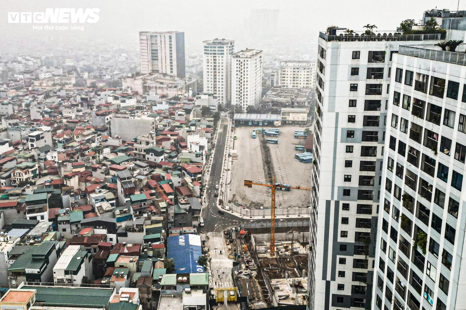 Toàn cảnh tuyến đường hơn 83 tỷ vừa thông xe kỹ thuật, lách giữa 2 tòa chung cư - 9