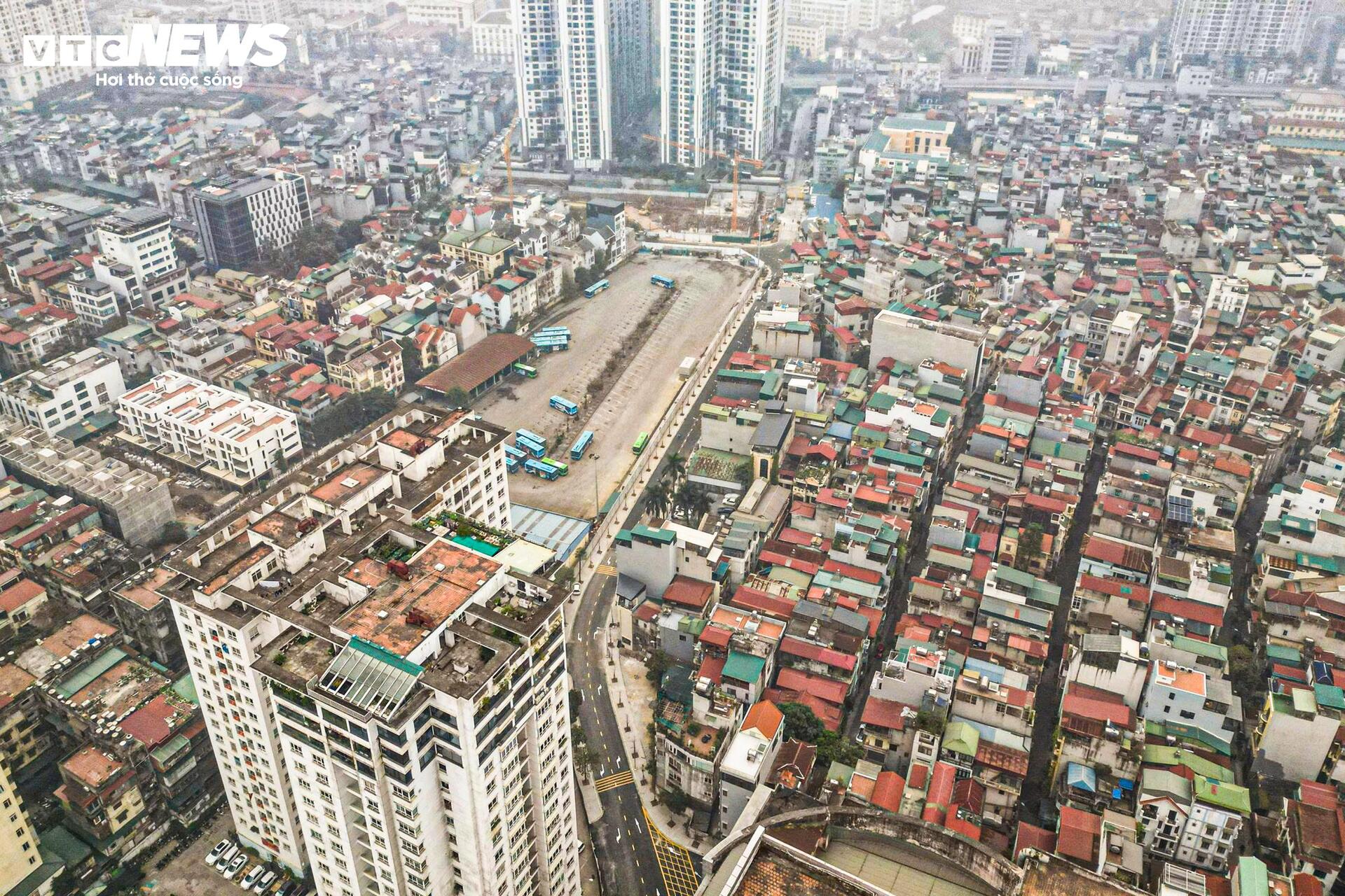 Toàn cảnh tuyến đường hơn 83 tỷ vừa thông xe kỹ thuật, lách giữa 2 tòa chung cư - 10