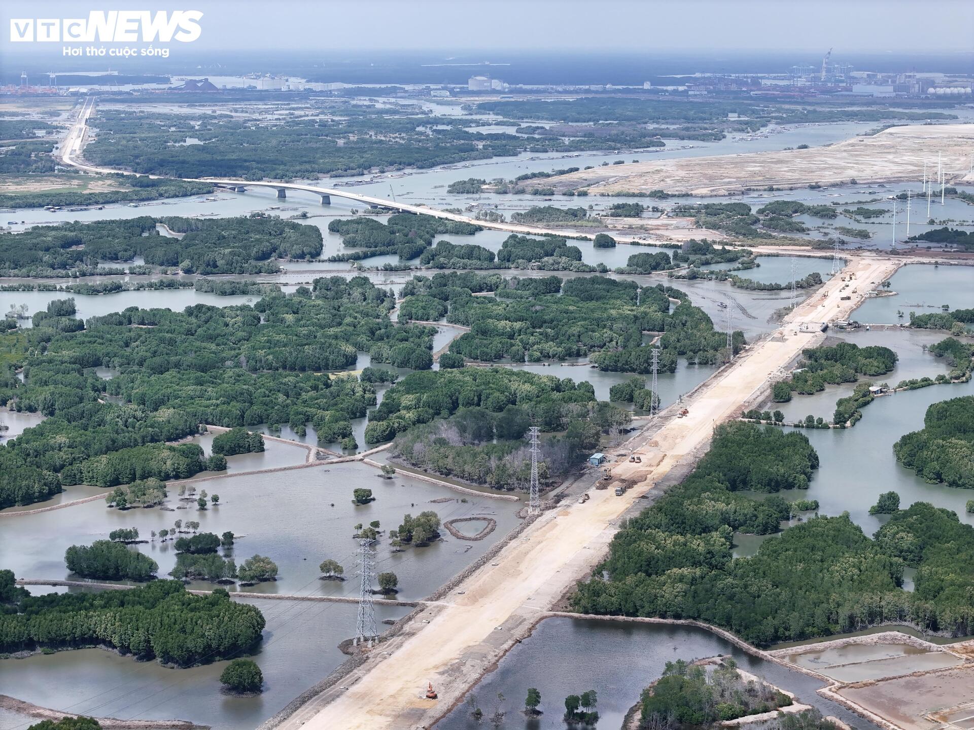 Đường nối tổ hợp hóa dầu 5 tỷ USD ở TP.HCM sau gần 6 năm thi công - 9