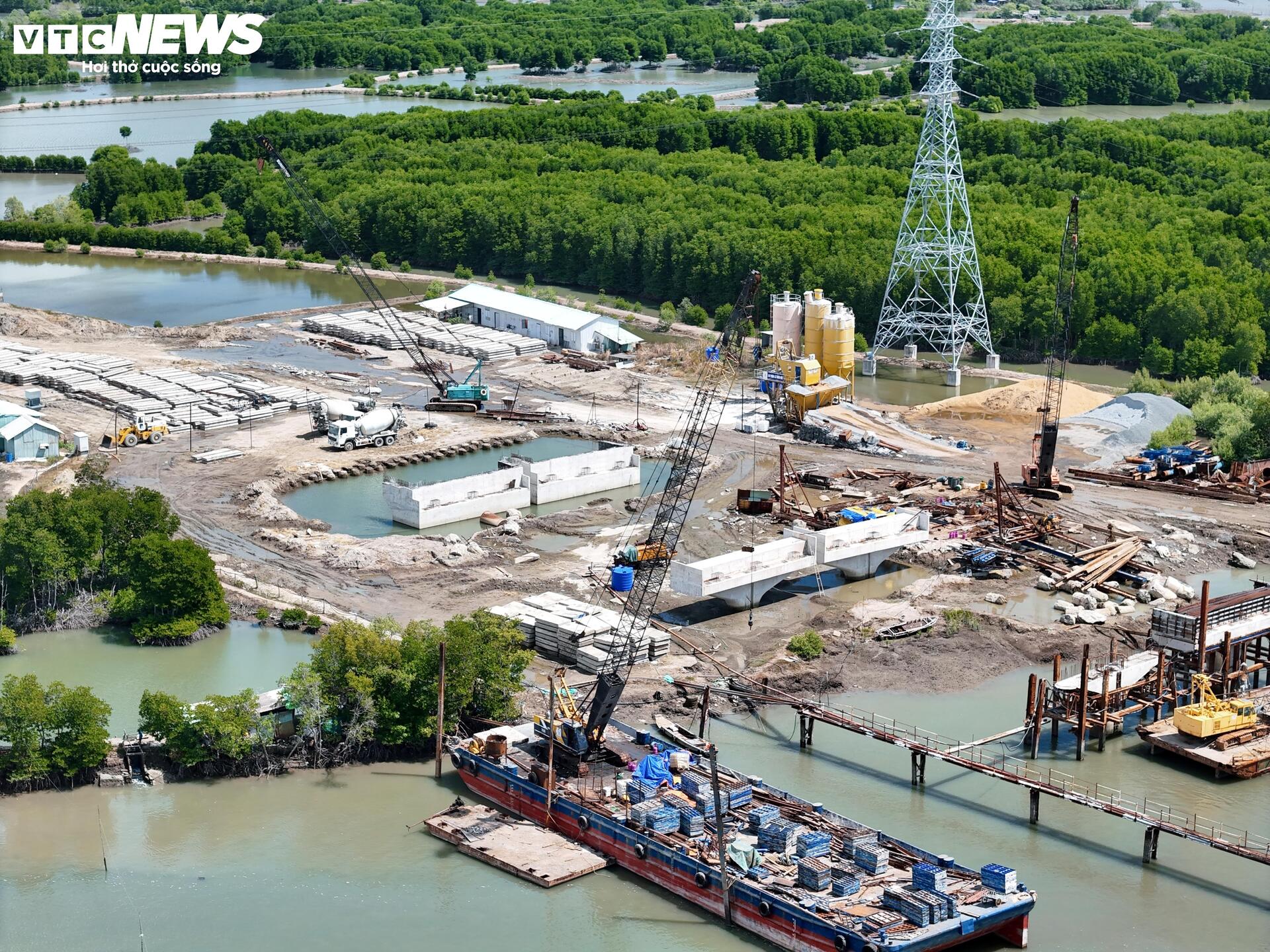 Đường nối tổ hợp hóa dầu 5 tỷ USD ở TP.HCM sau gần 6 năm thi công - 10