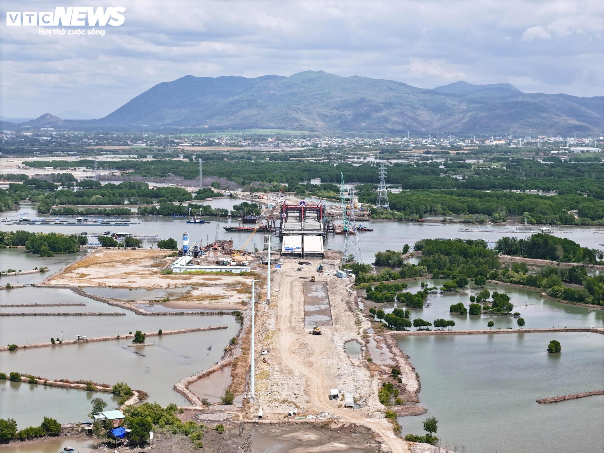 Đường nối tổ hợp hóa dầu 5 tỷ USD ở TP.HCM sau gần 6 năm thi công - 5