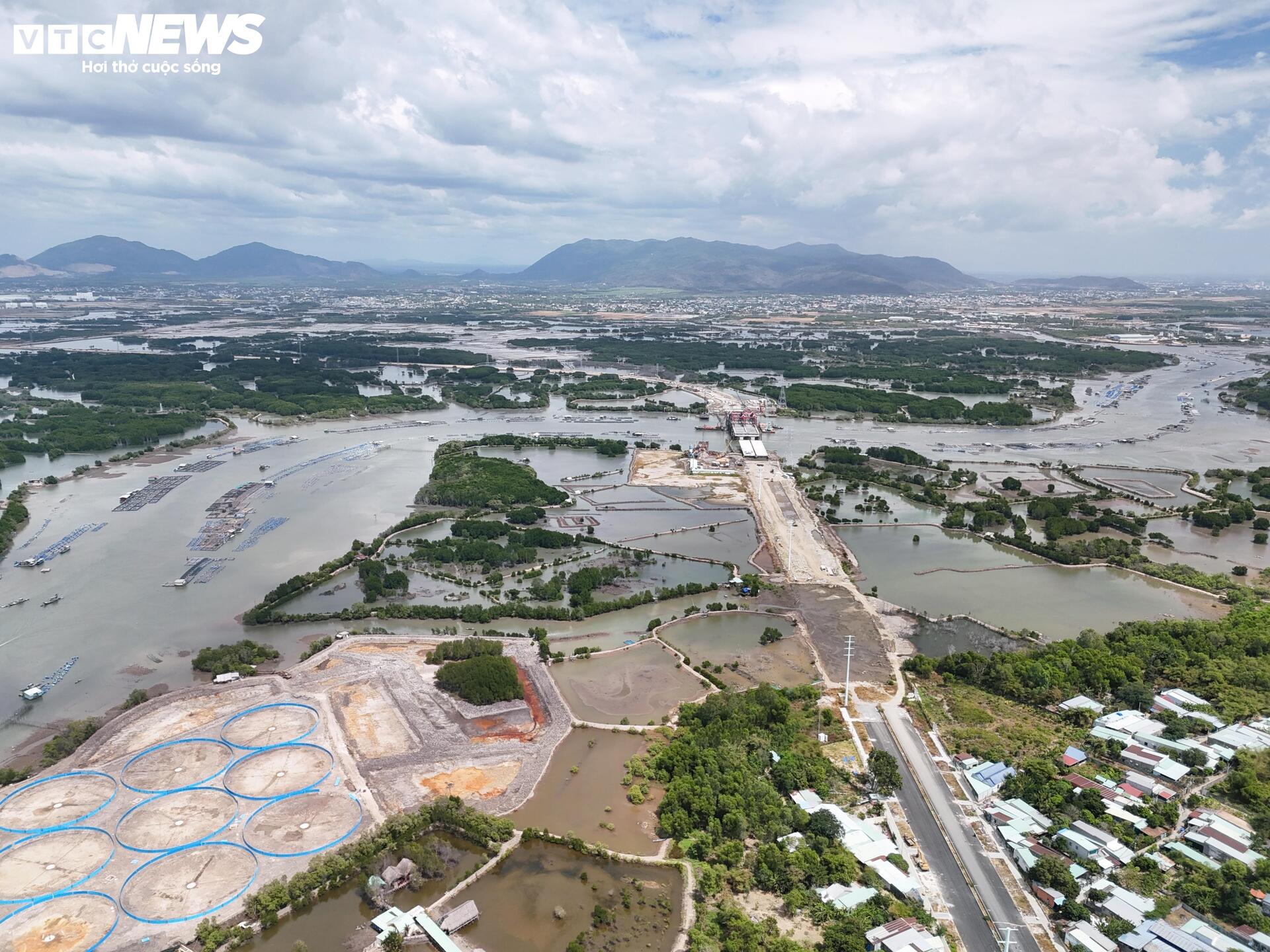 Đường nối tổ hợp hóa dầu 5 tỷ USD ở TP.HCM sau gần 6 năm thi công - 12