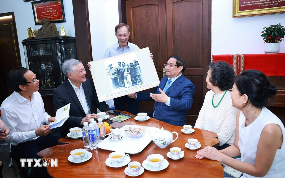 Thủ tướng chúc Tết gia đình nguyên lãnh đạo Đảng, Nhà nước qua các thời kỳ - 10