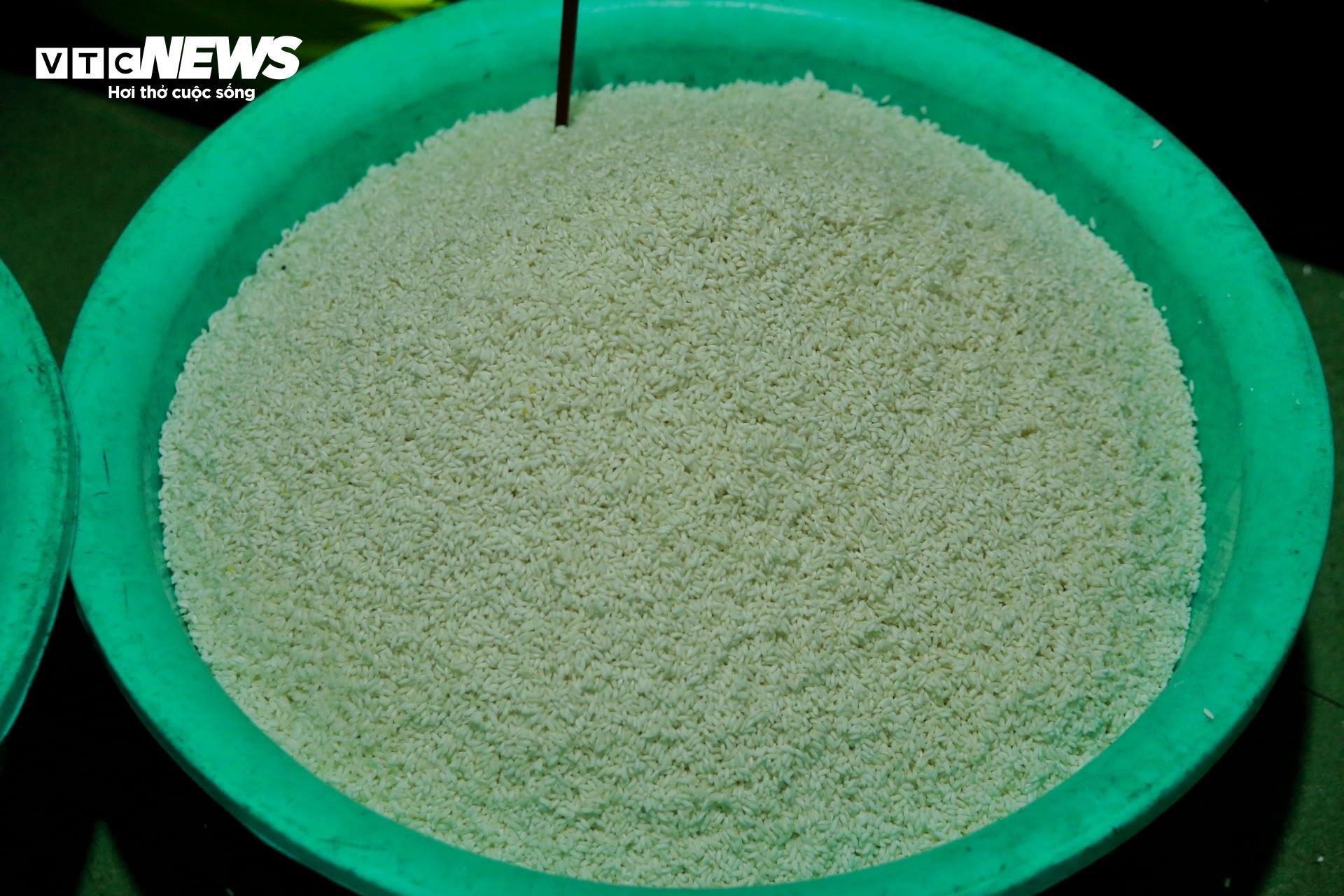 Thủ phủ nghề làm bánh chưng ngon nức tiếng xứ Huế tất bật ngày cận Tết - 5