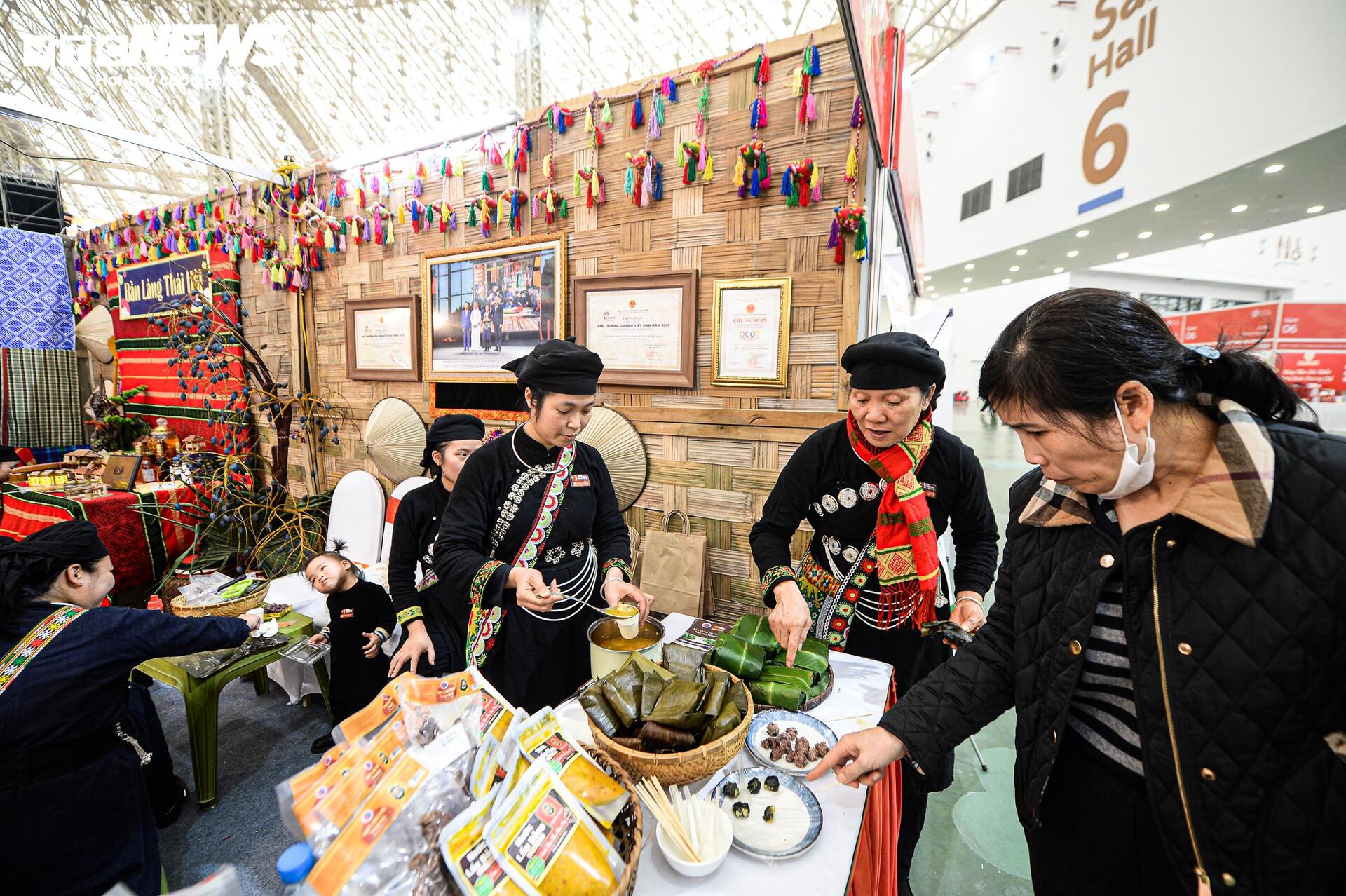 Thủ tướng Phạm Minh Chính dự lễ bế mạc Hội chợ Mùa Xuân 2026 - 10