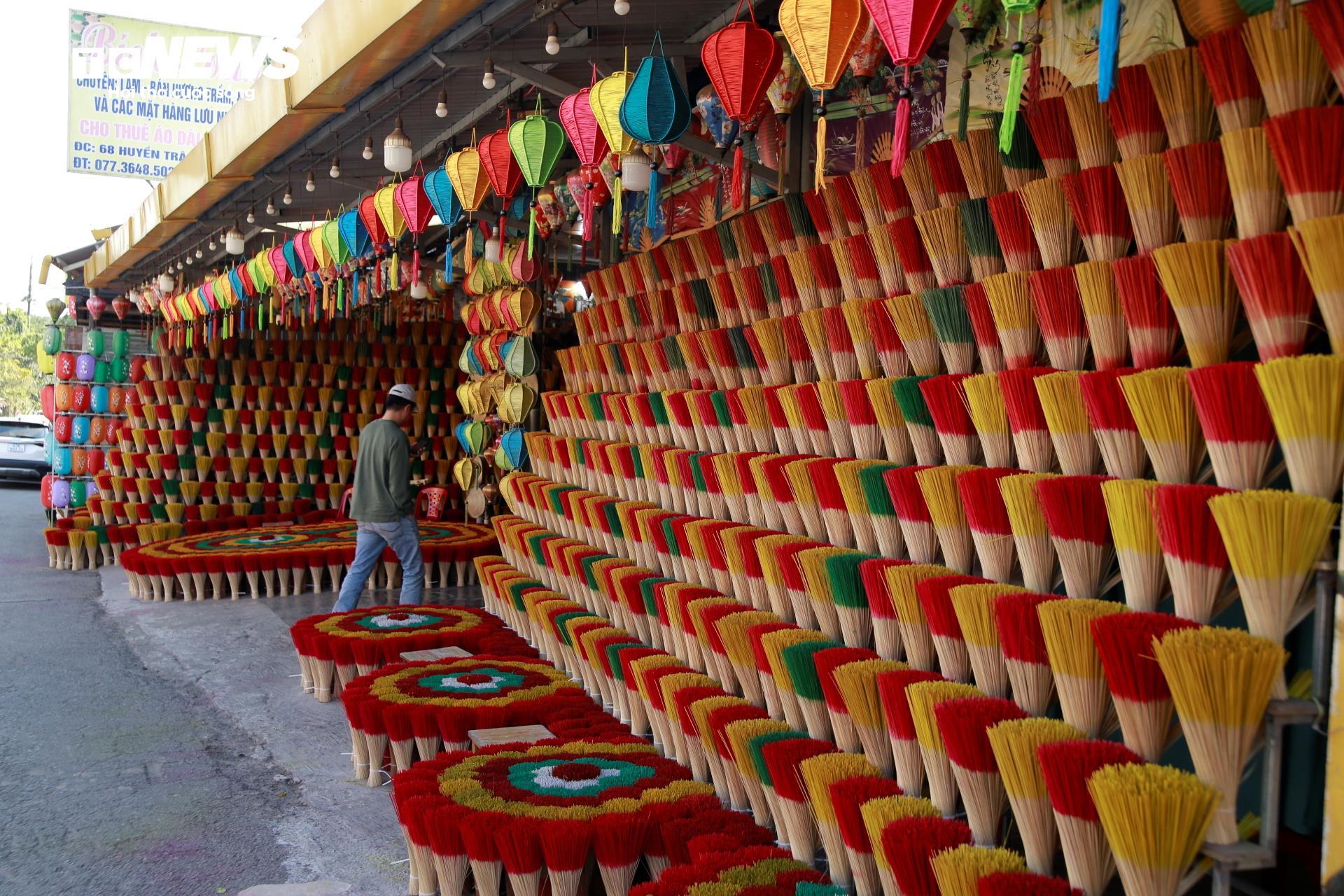 'Mùi Tết' ở làng nghề 700 tuổi hút khách du lịch bậc nhất Cố đô Huế - 9