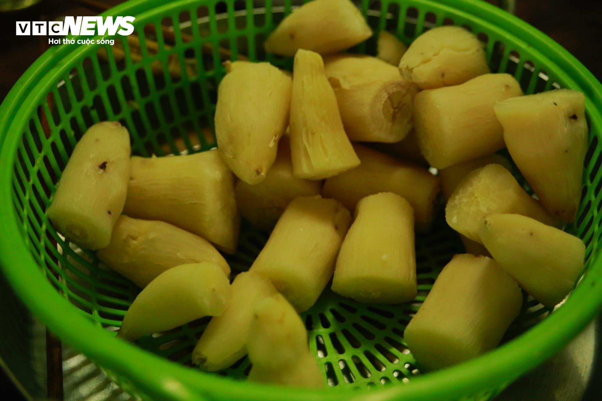 Bí quyết làm món 'mứt nhà nghèo' ngon nức tiếng của cụ bà gần 90 tuổi ở Huế - 2