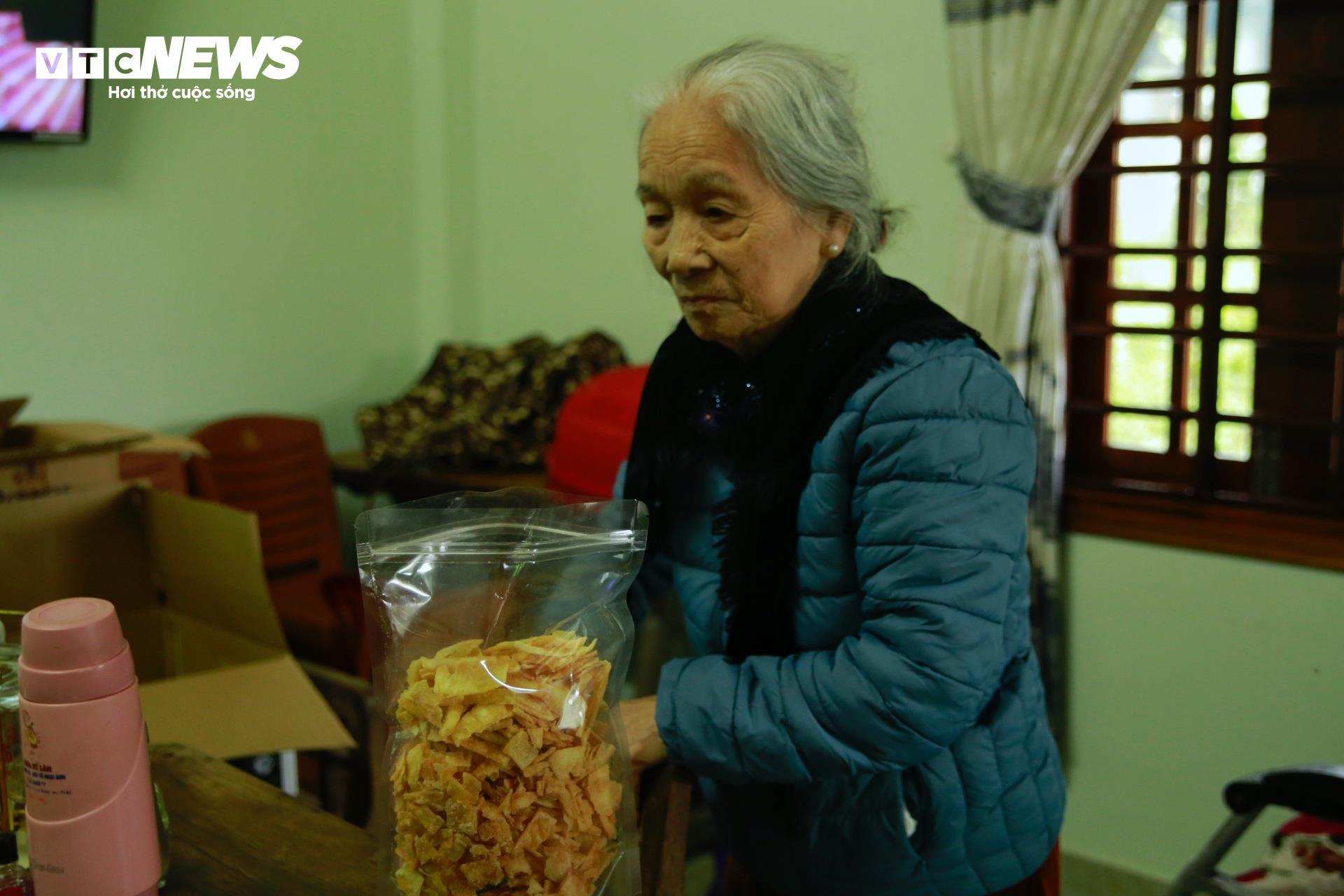 Bí quyết làm món 'mứt nhà nghèo' ngon nức tiếng của cụ bà gần 90 tuổi ở Huế - 3