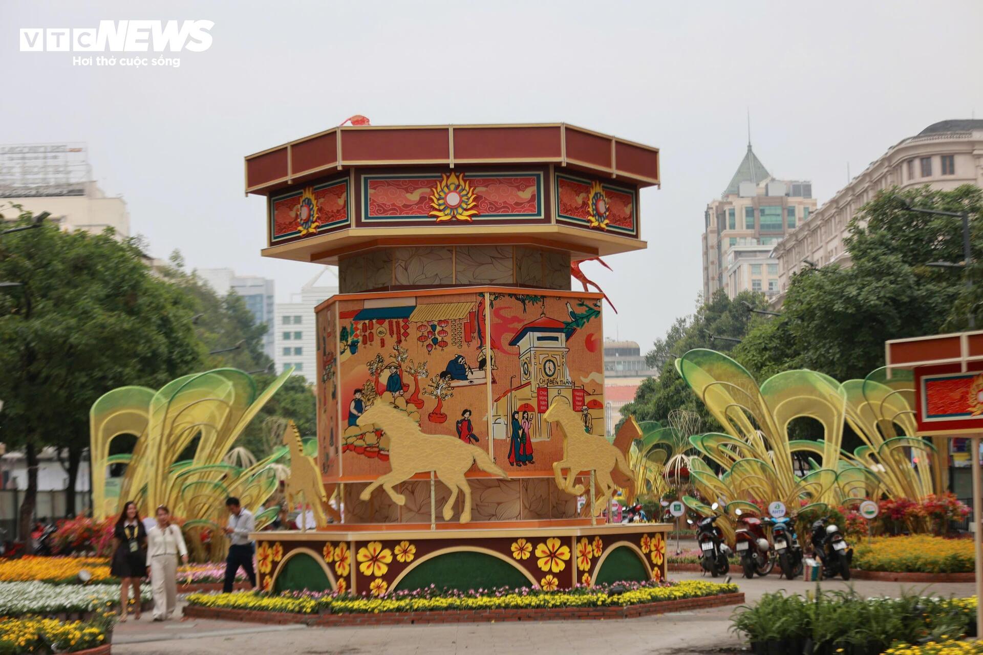 Đường hoa Nguyễn Huệ gấp rút hoàn thiện, lộ diện loạt linh vật ngựa độc đáo - 12