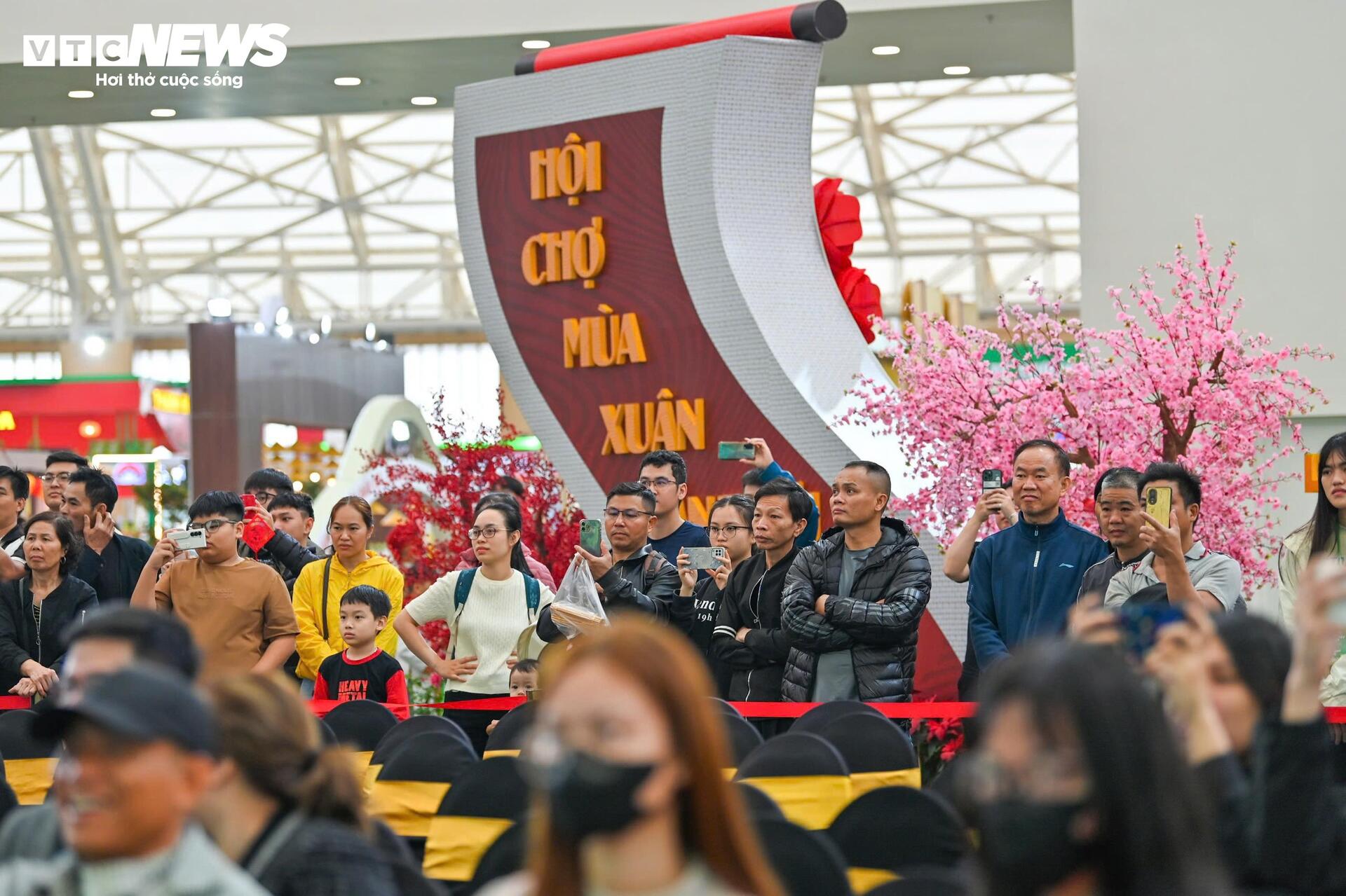 Phó Thủ tướng Bùi Thanh Sơn dự tổng duyệt Lễ bế mạc hội chợ Mùa Xuân 2026 - 7