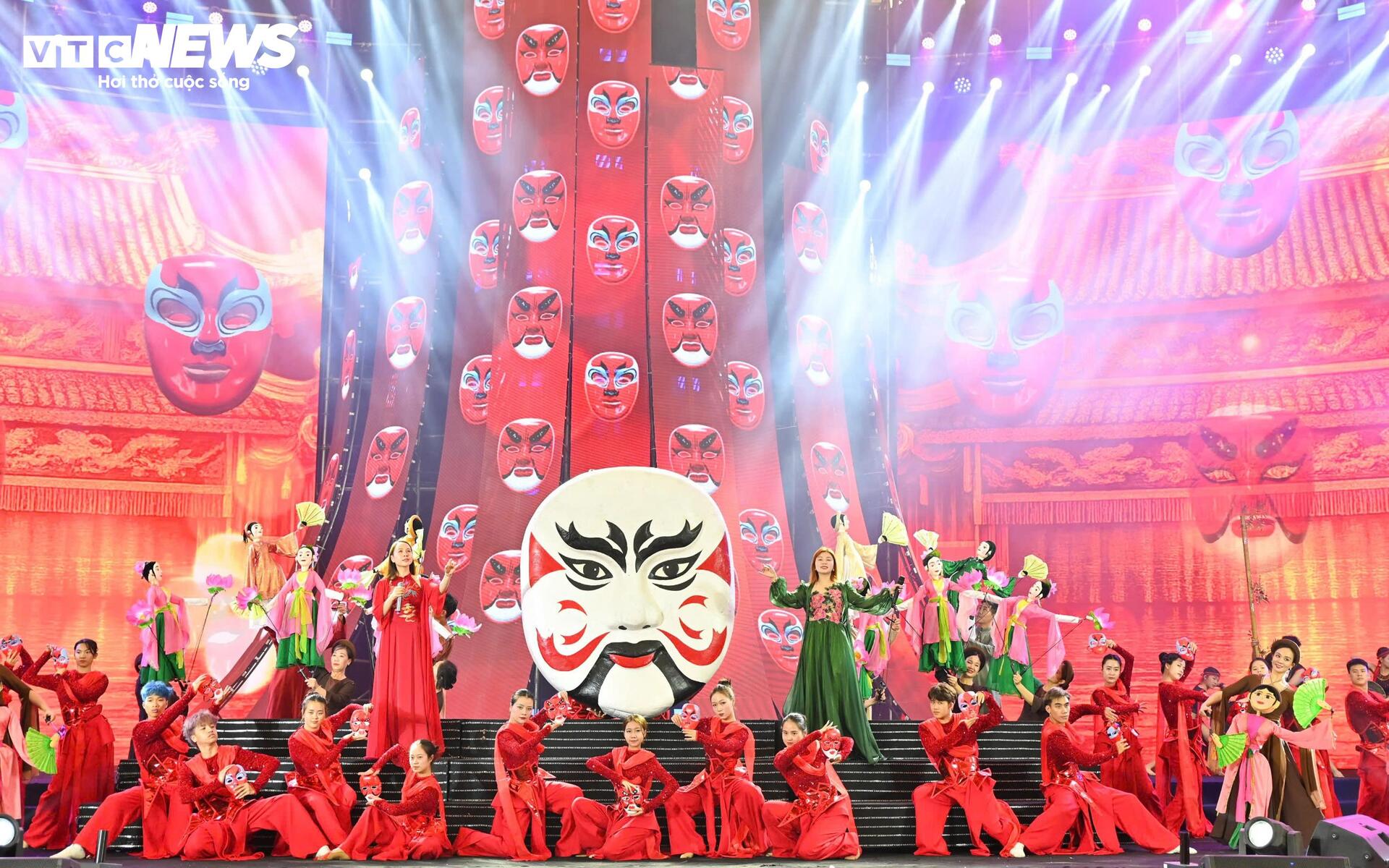 Phó Thủ tướng Bùi Thanh Sơn dự tổng duyệt Lễ bế mạc hội chợ Mùa Xuân 2026 - 3