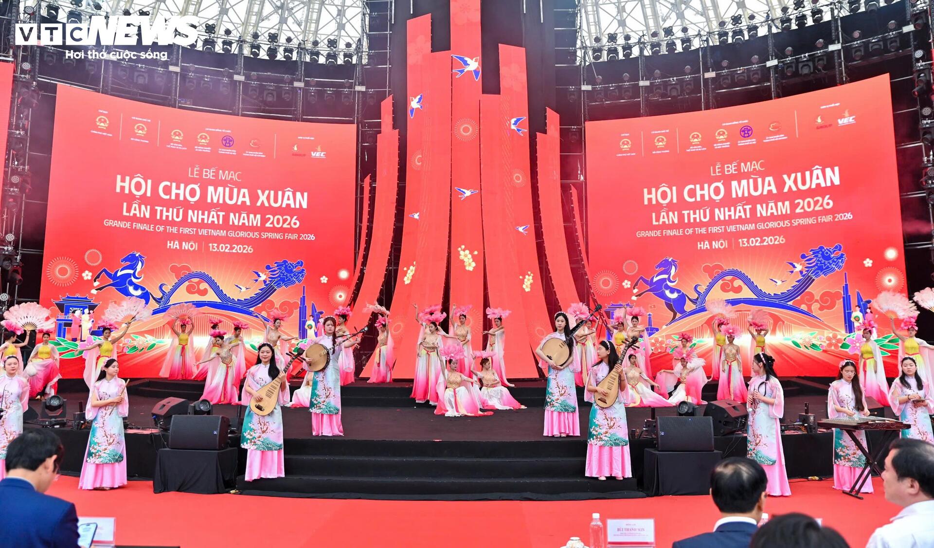 Phó Thủ tướng Bùi Thanh Sơn dự tổng duyệt Lễ bế mạc hội chợ Mùa Xuân 2026 - 1