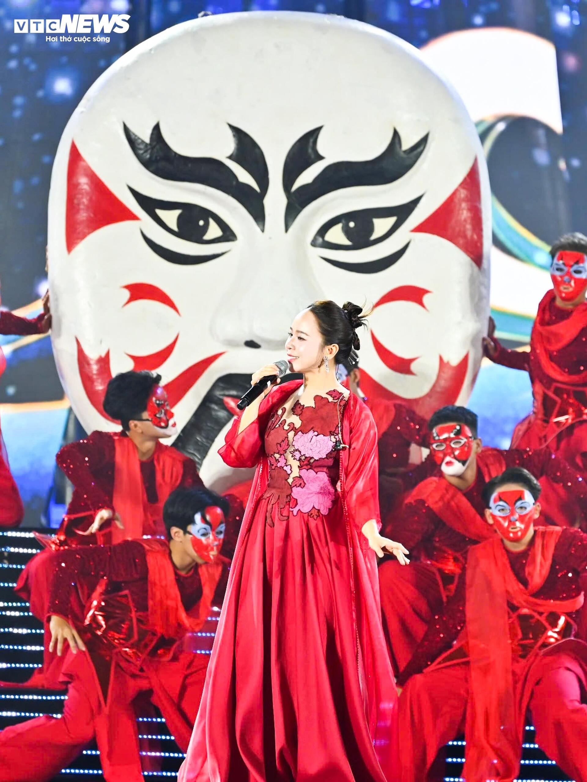 Toàn cảnh lễ bế mạc Hội chợ Mùa Xuân lần thứ nhất năm 2026 - 10