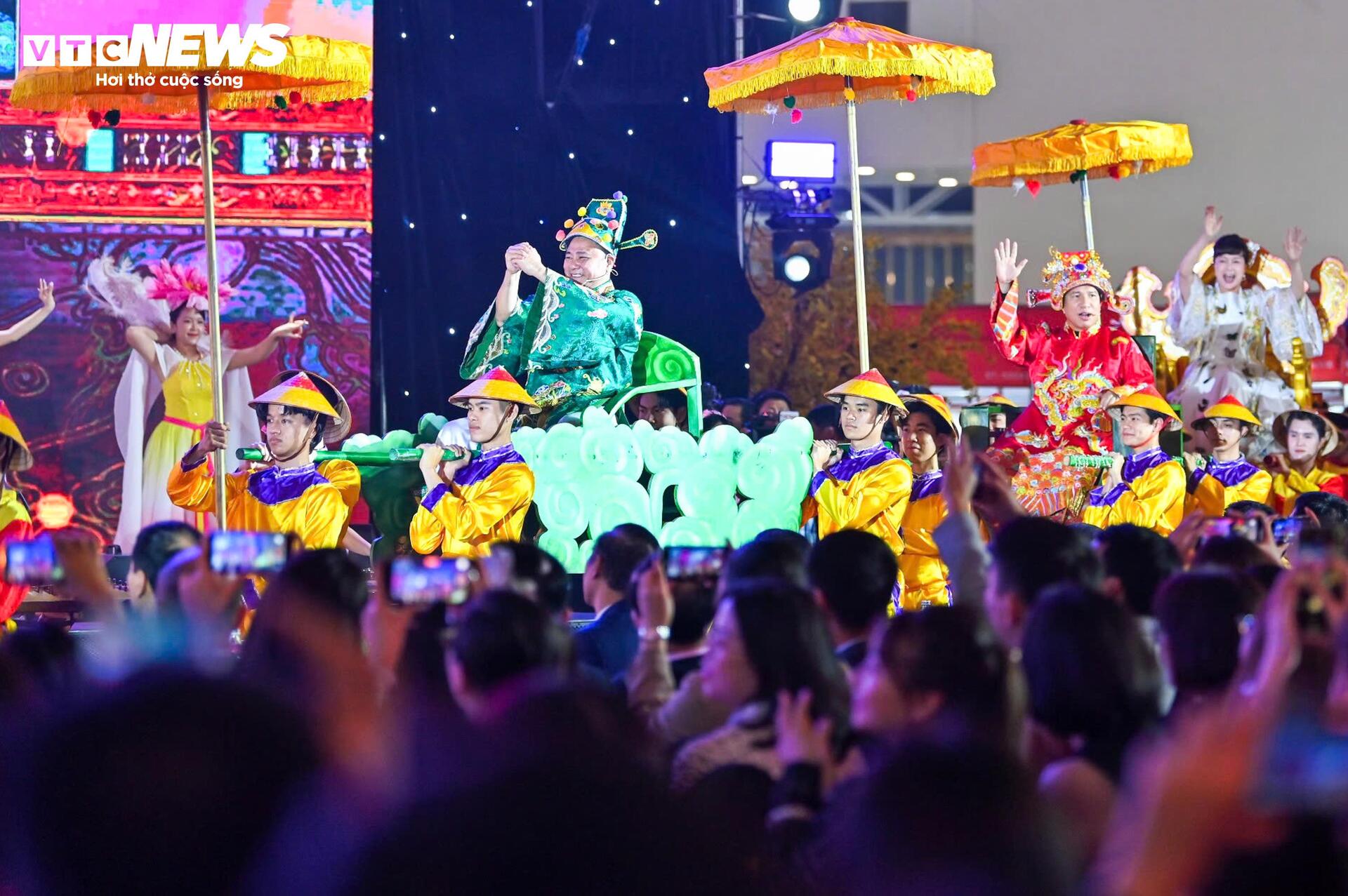 Toàn cảnh lễ bế mạc Hội chợ Mùa Xuân lần thứ nhất năm 2026 - 6