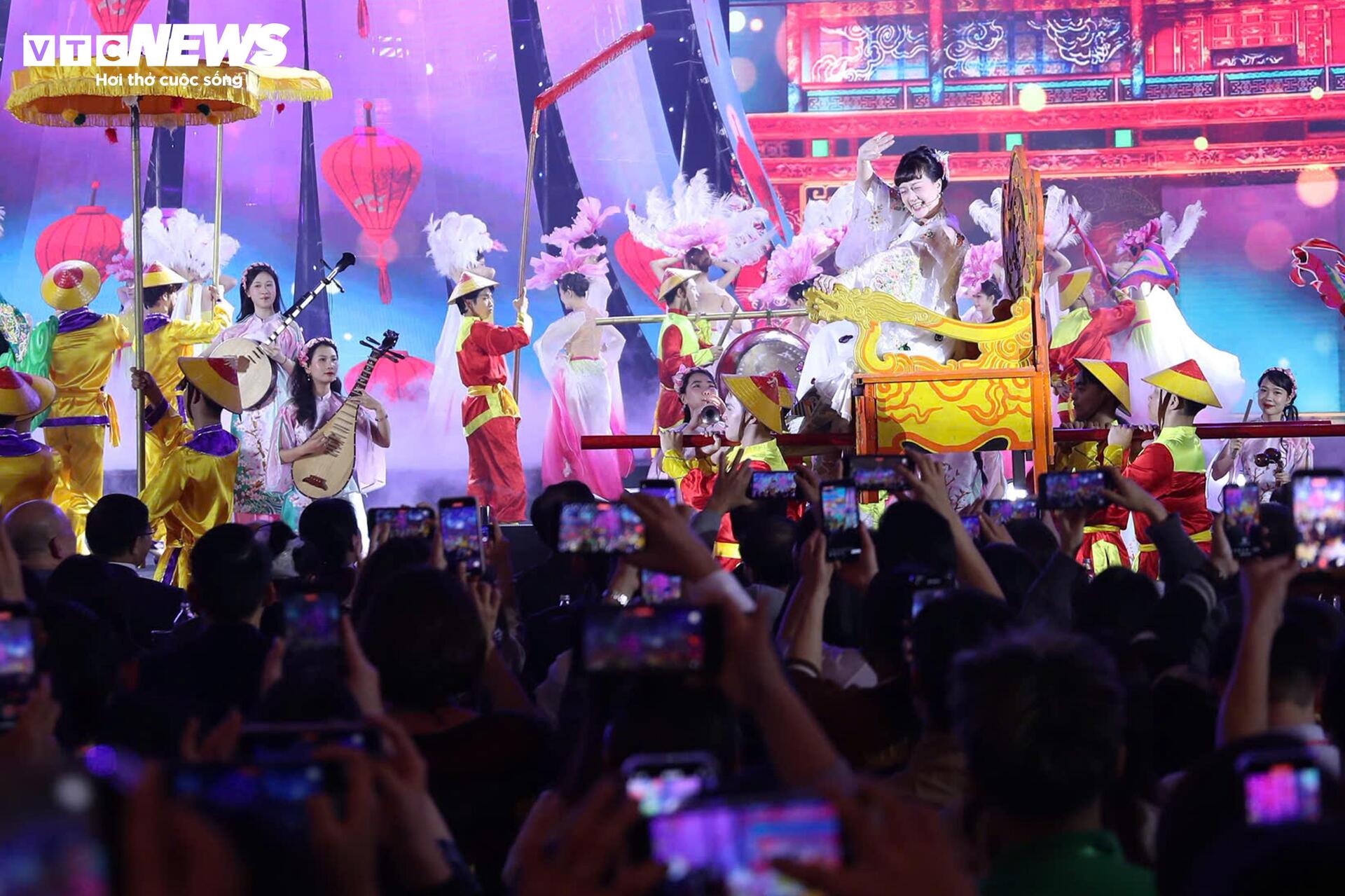 Toàn cảnh lễ bế mạc Hội chợ Mùa Xuân lần thứ nhất năm 2026 - 7