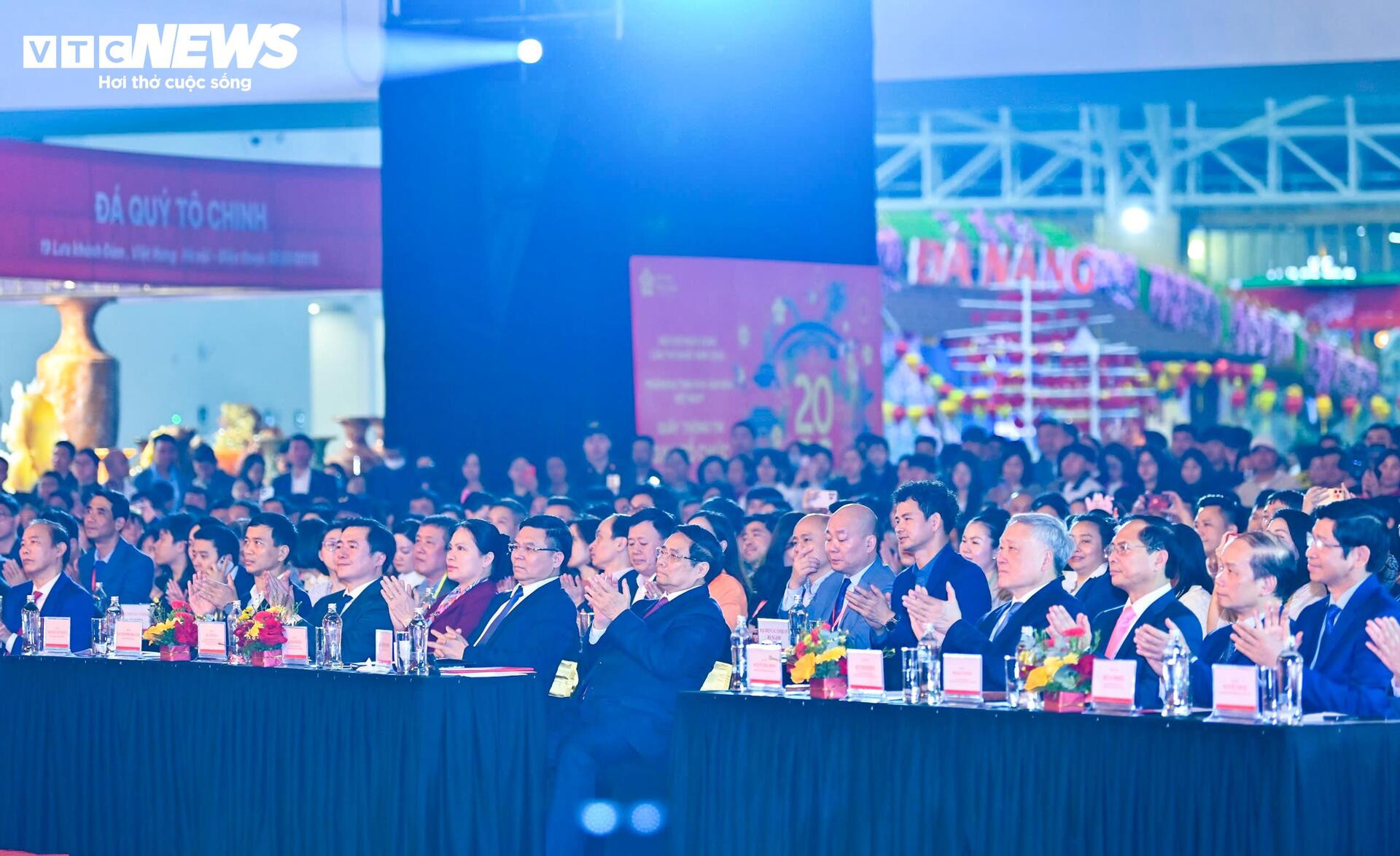 Toàn cảnh lễ bế mạc Hội chợ Mùa Xuân lần thứ nhất năm 2026 - 2