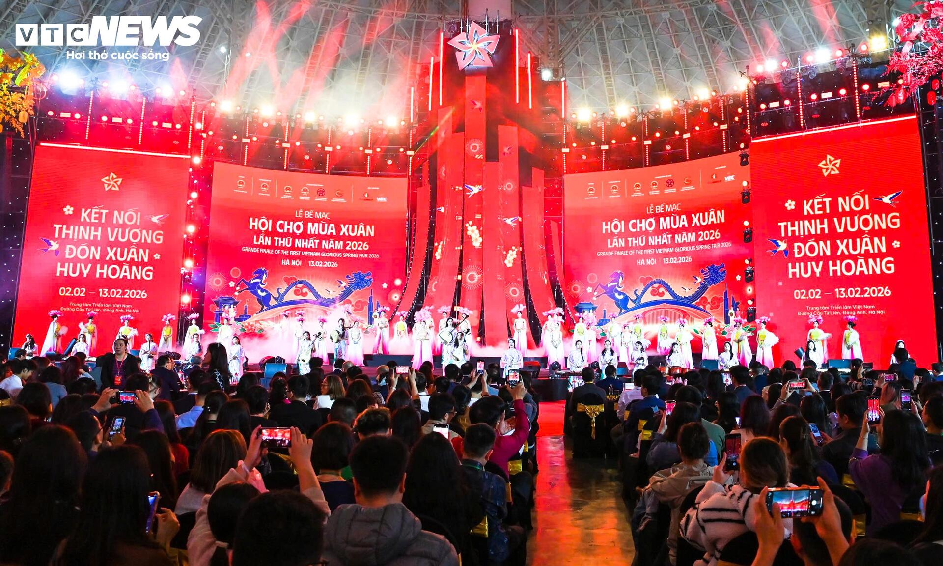 Toàn cảnh lễ bế mạc Hội chợ Mùa Xuân lần thứ nhất năm 2026 - 1