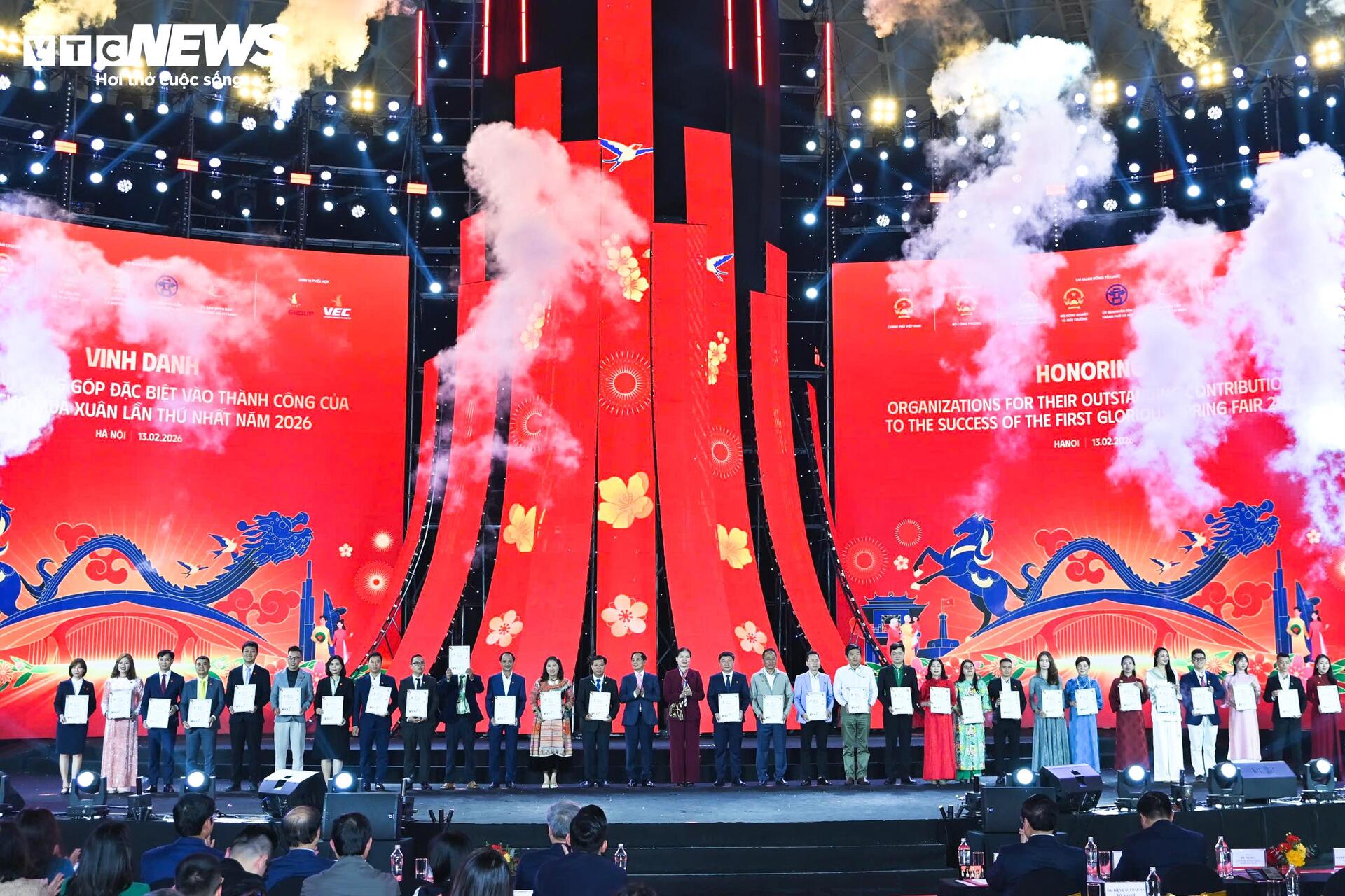 Toàn cảnh lễ bế mạc Hội chợ Mùa Xuân lần thứ nhất năm 2026 - 5