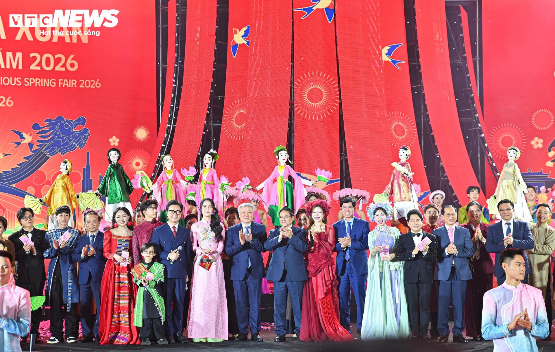 Toàn cảnh lễ bế mạc Hội chợ Mùa Xuân lần thứ nhất năm 2026 - 13