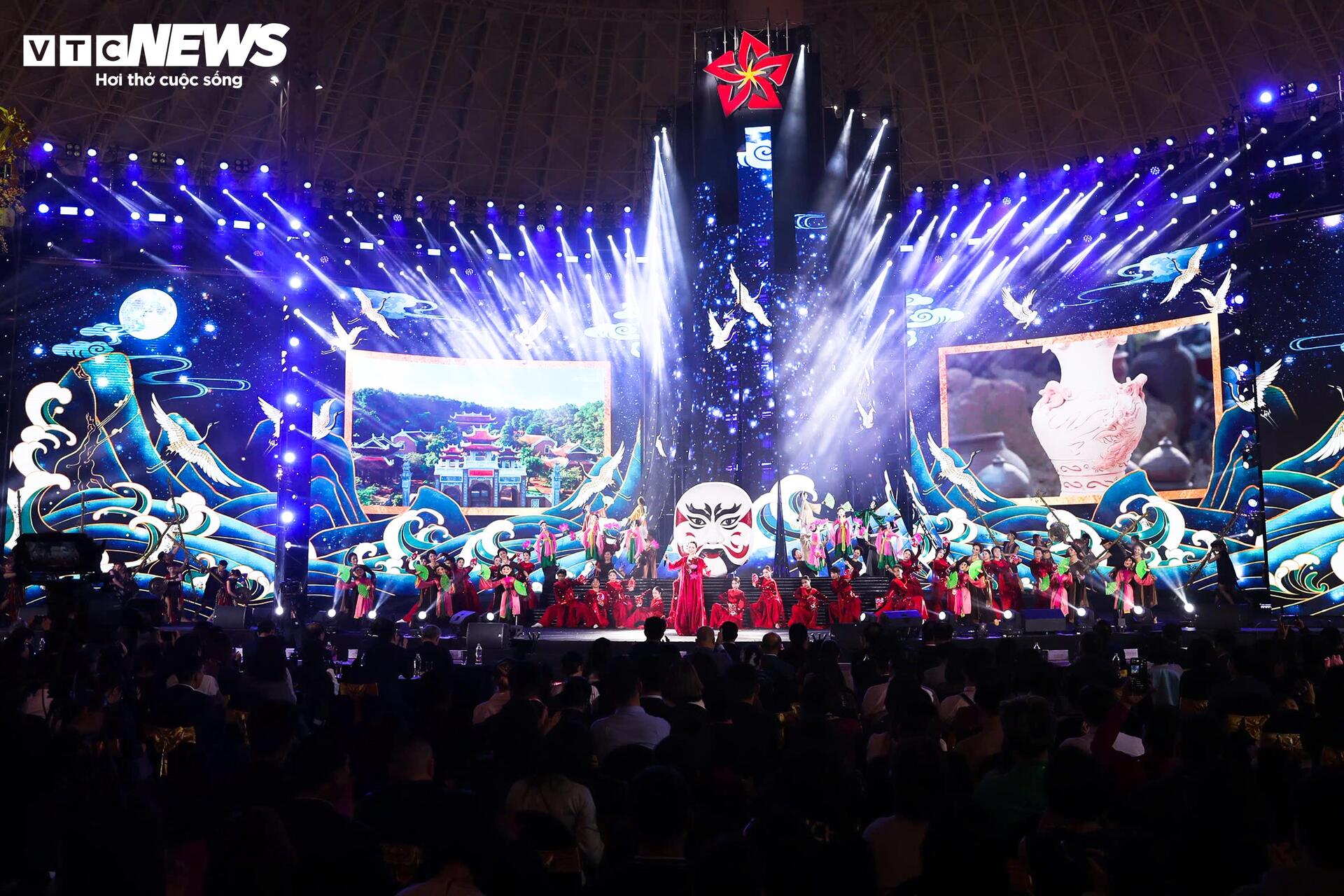 Toàn cảnh lễ bế mạc Hội chợ Mùa Xuân lần thứ nhất năm 2026 - 9