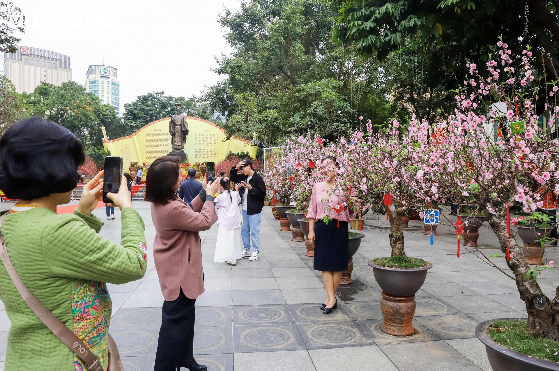 Điểm check-in hoa đào 'hot' nhất Hà Nội những ngày cận Tết - 8