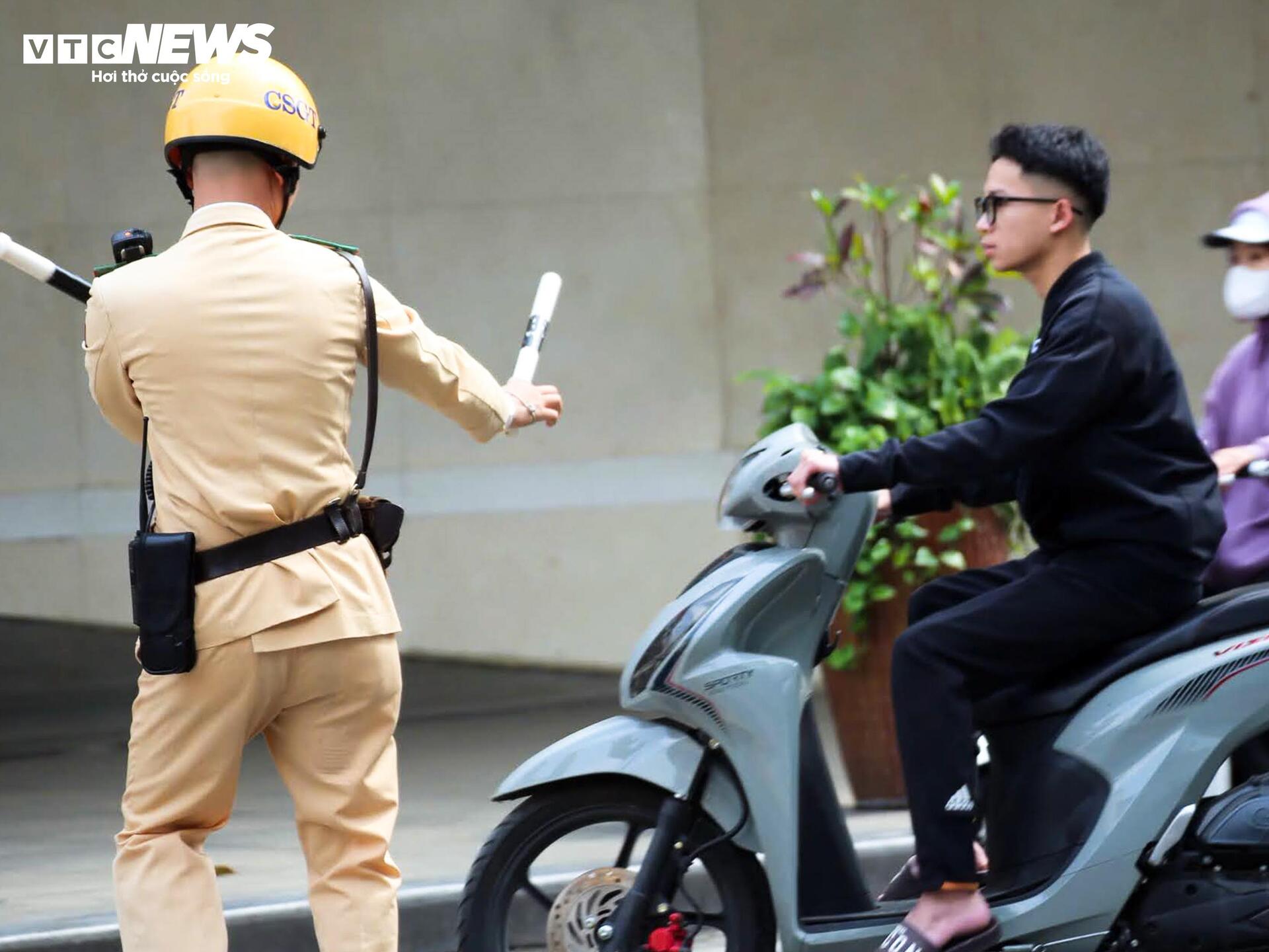 Giáp Tết, hàng loạt tài xế xe buýt, xe khách bị kiểm tra nồng độ cồn - 12