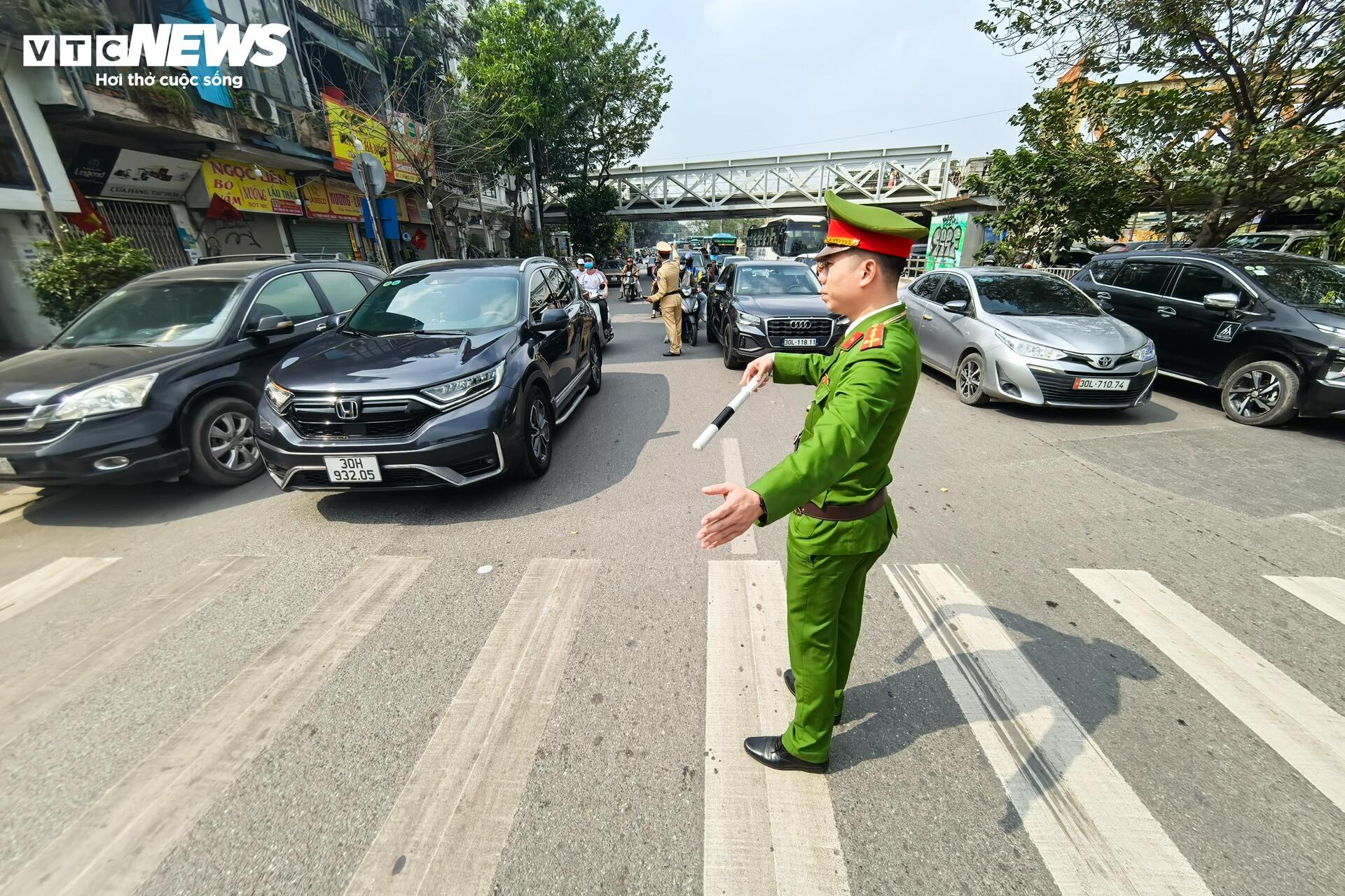 Giáp Tết, hàng loạt tài xế xe buýt, xe khách bị kiểm tra nồng độ cồn - 2