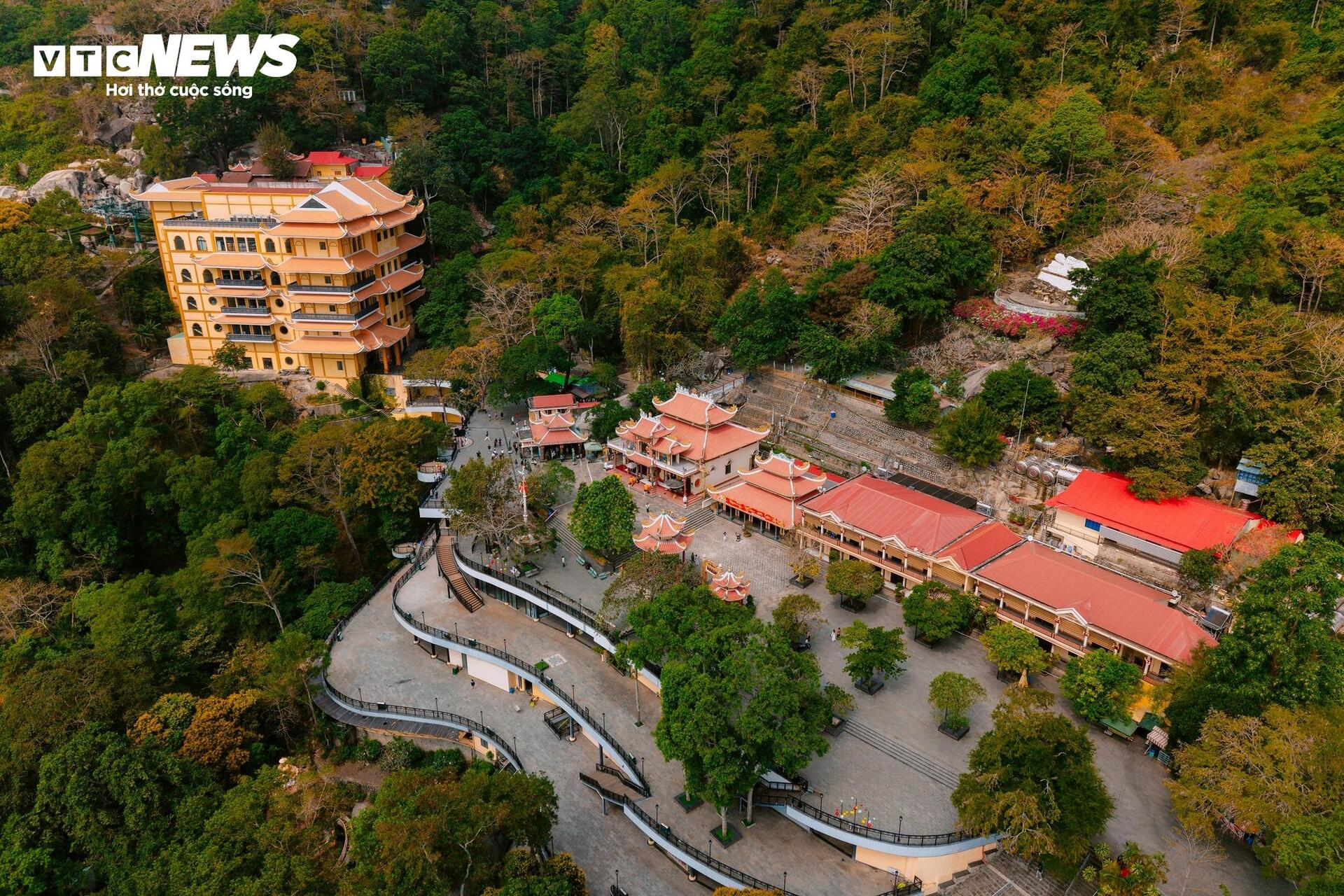 Cuối năm, lên chùa không để xin, mà để tạ ơn - 1