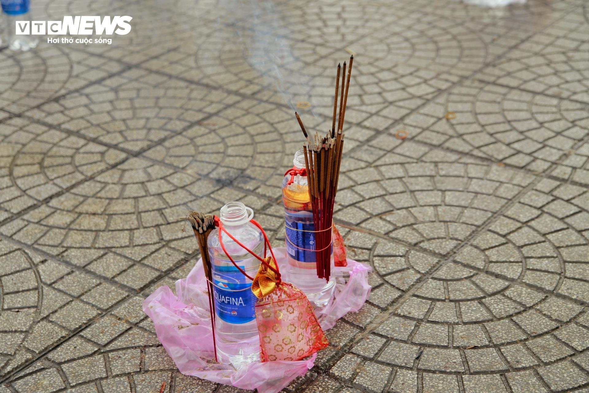 Cổ tự xứ Huế nườm nượp người đến lễ cầu an những ngày đầu năm mới - 6