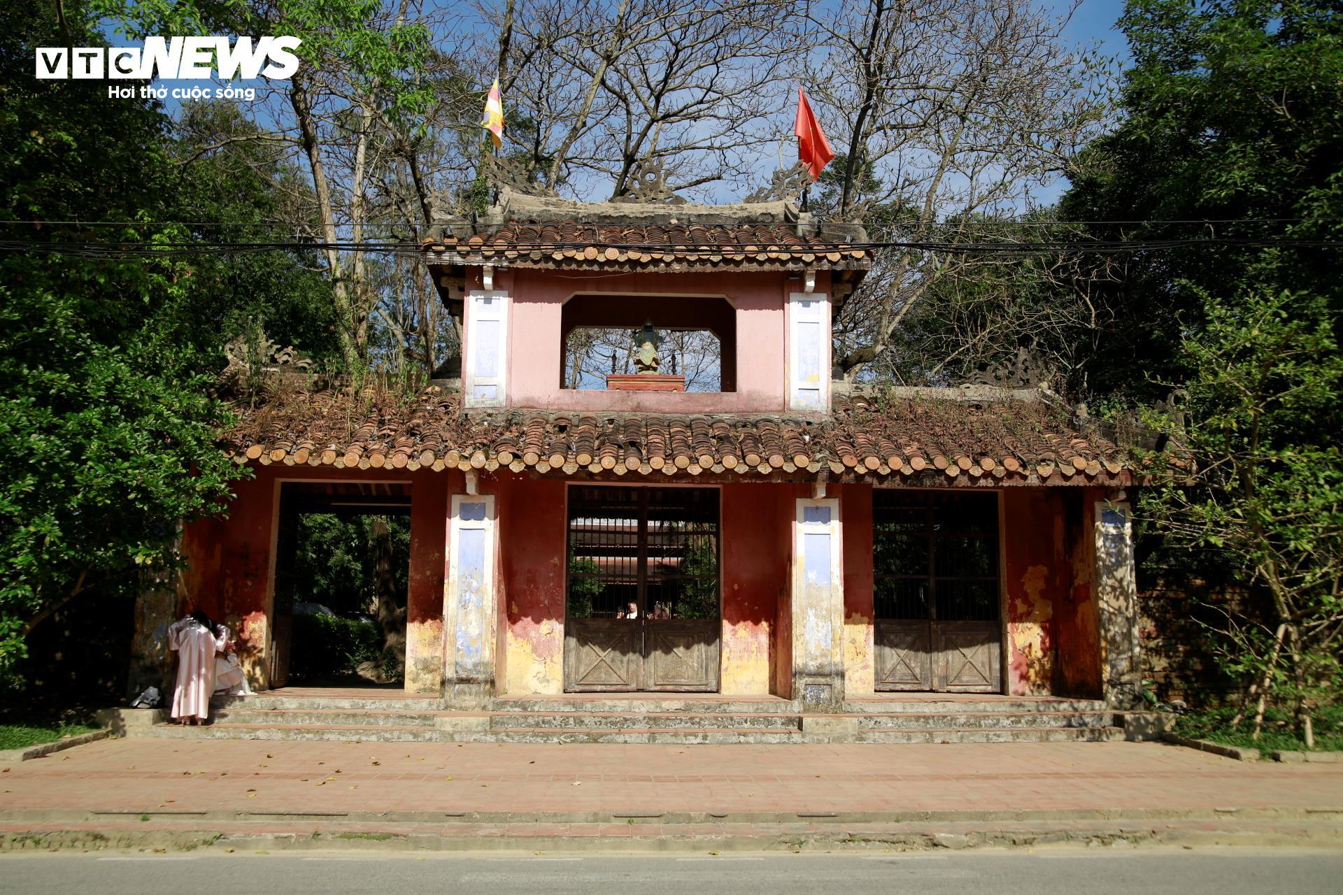 Quốc tự gắn với vị vua thứ 3 triều Nguyễn, có bức tranh rồng lớn nhất Việt Nam - 1