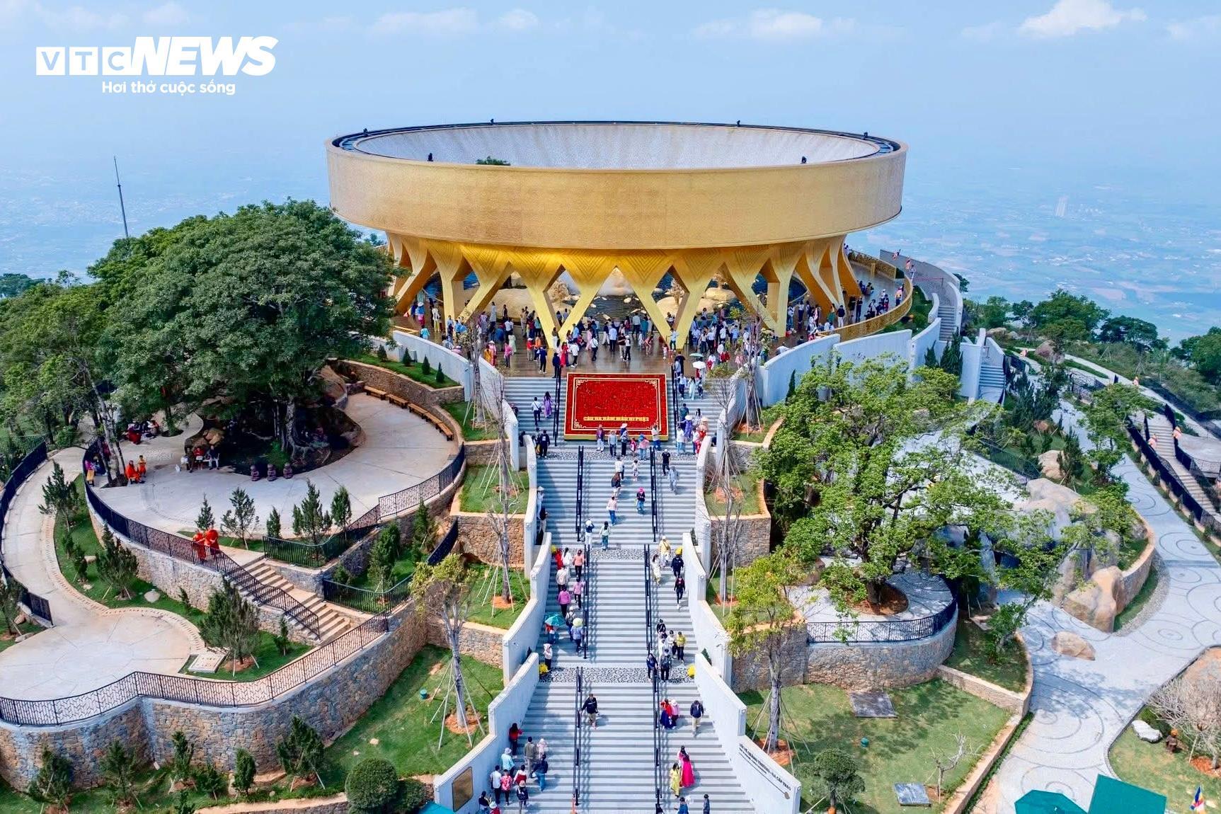 Đầu năm lên núi Bà Đen check-in với vườn hoa tulip rực sắc - 22