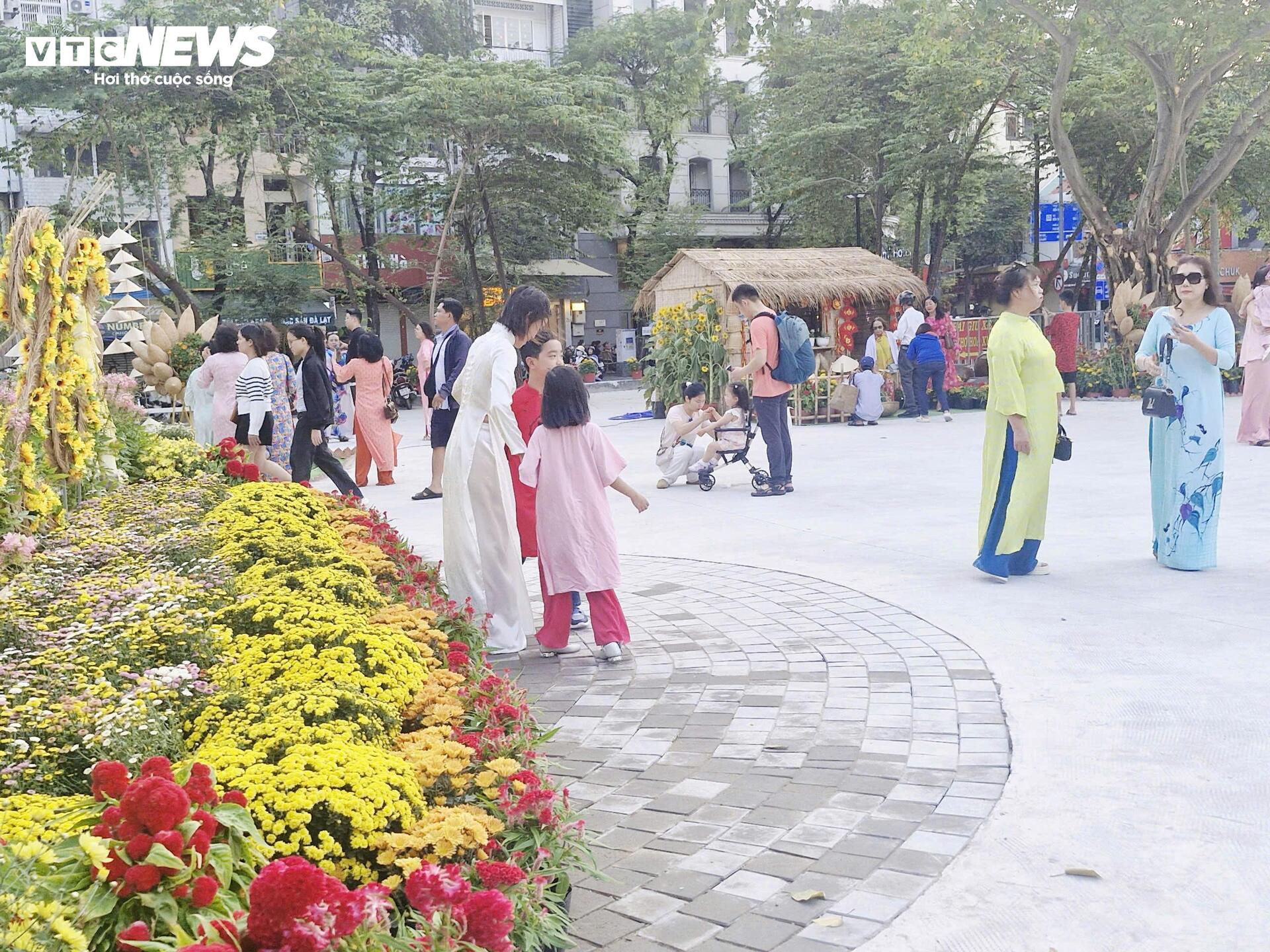 Diện mạo khác lạ của khu đất 'quây tôn' hơn 2 thập kỷ ở trung tâm TP.HCM - 16