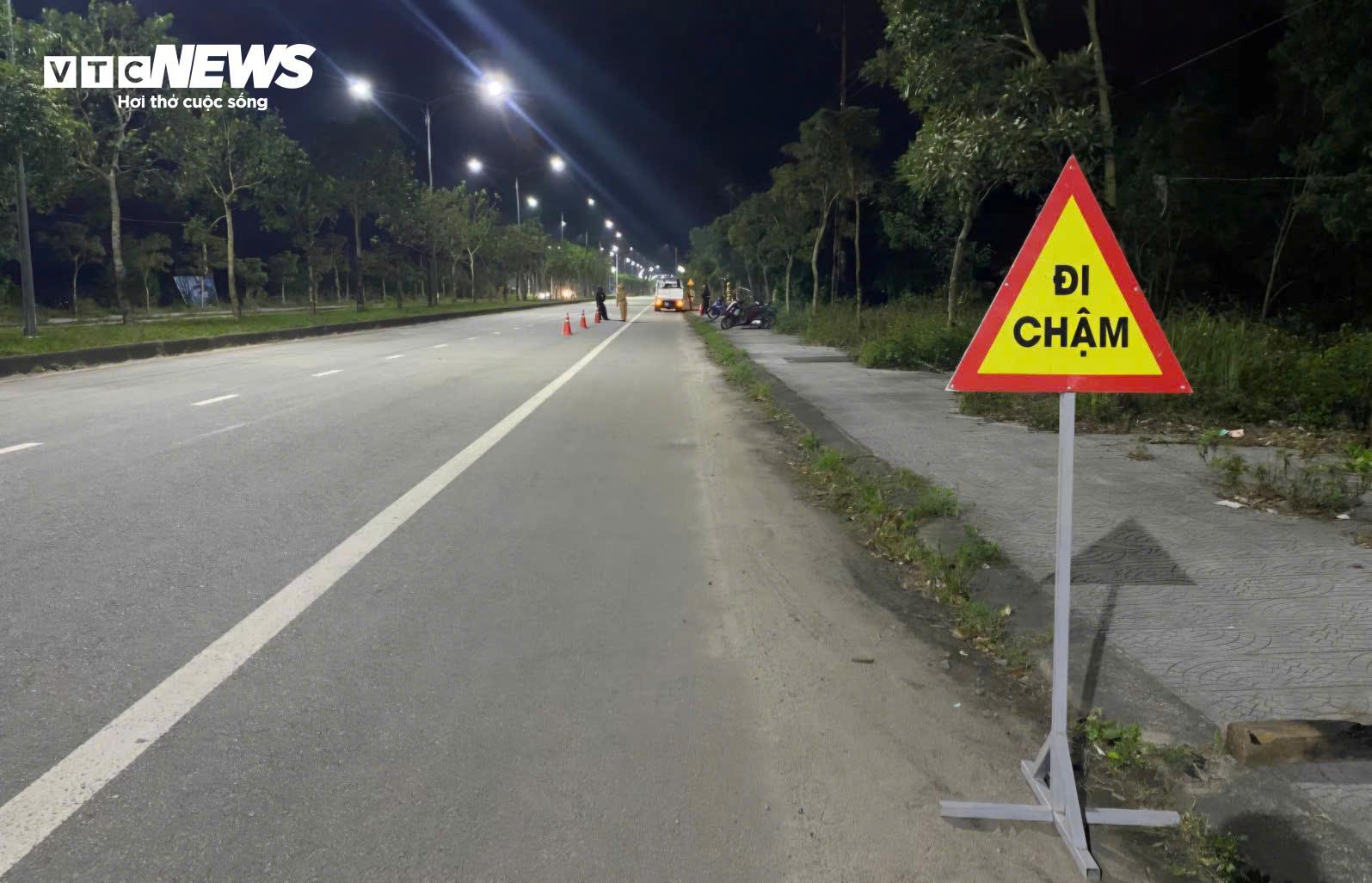 CSGT TP Huế xuyên đêm xử lý 'ma men' dịp đầu năm mới Bính Ngọ - 1